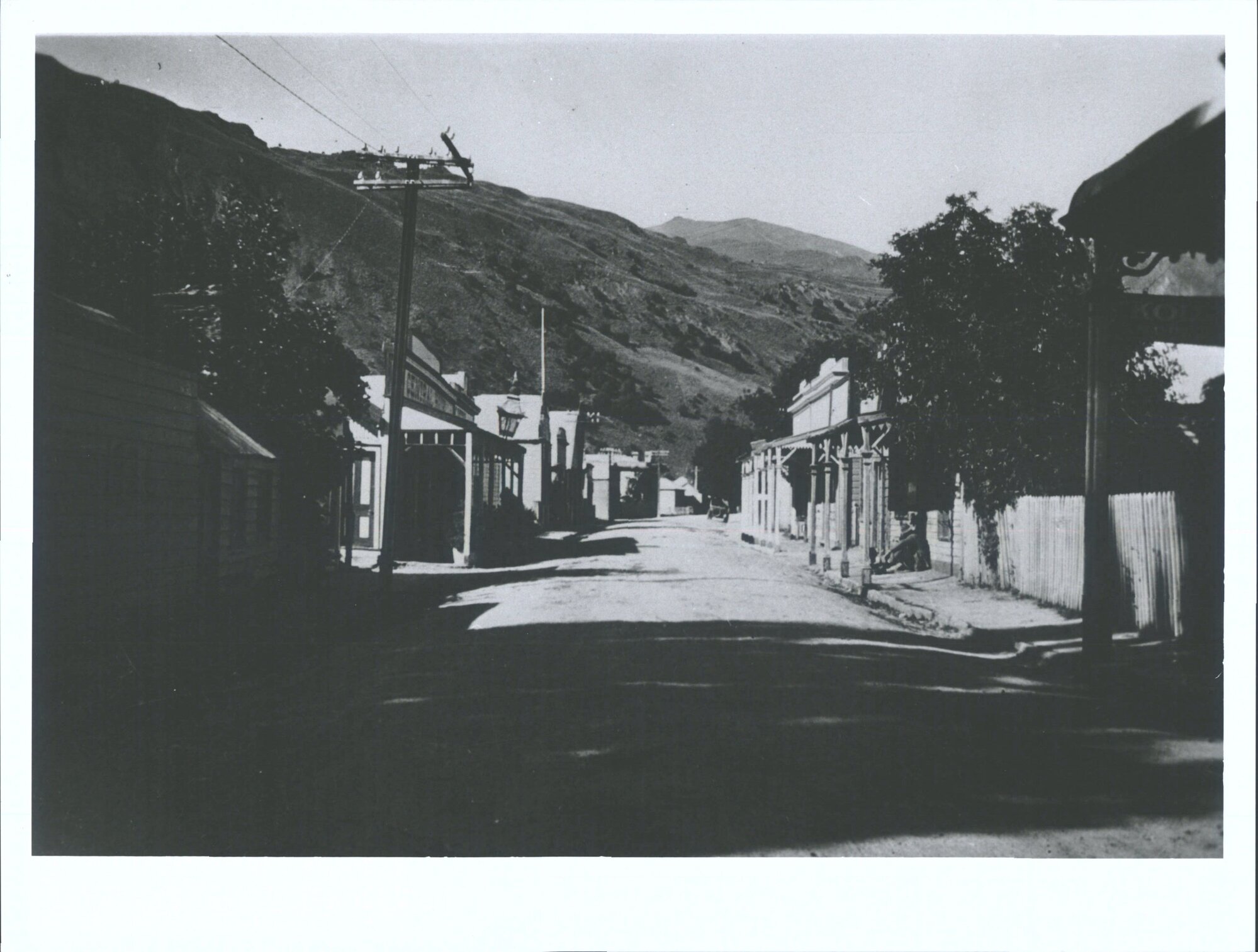 Buckingham Street, the main road in Arrowtown