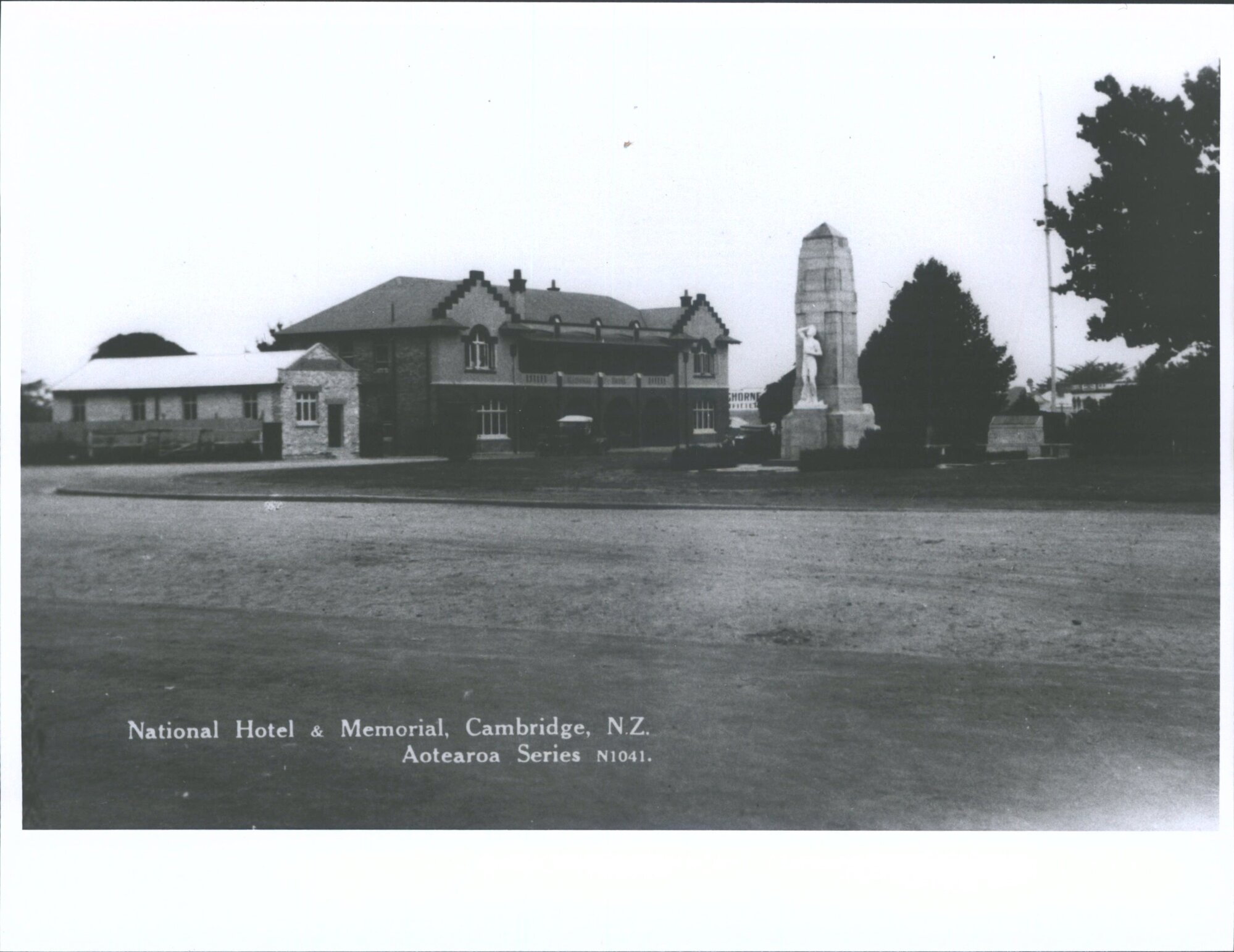 National Hotel &amp; Memorial, Cambridge, N.Z.