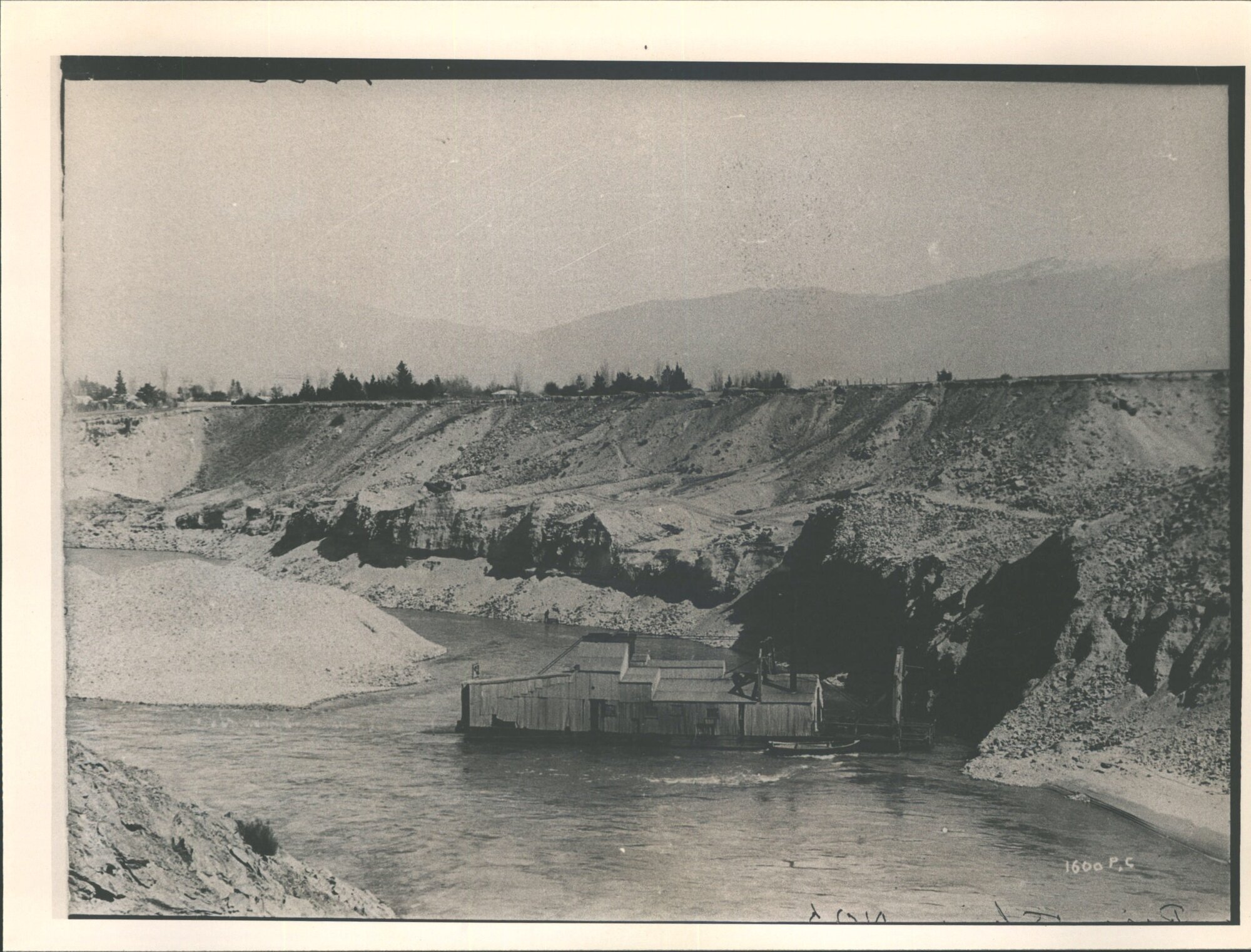 (<between> Cromwell &amp; <Bannockburn>)