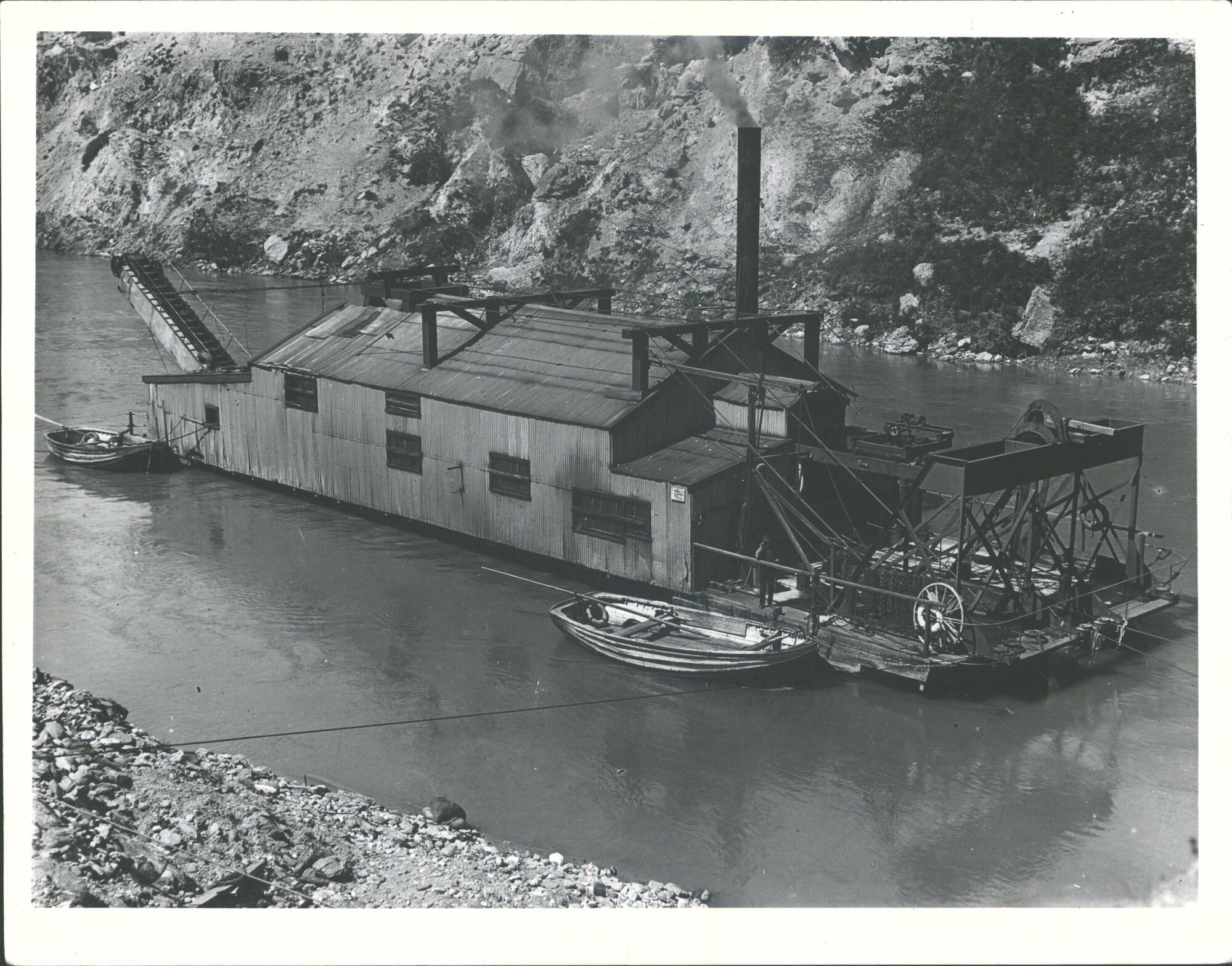 Gold mining Dredge &amp; Lady Ranfurly