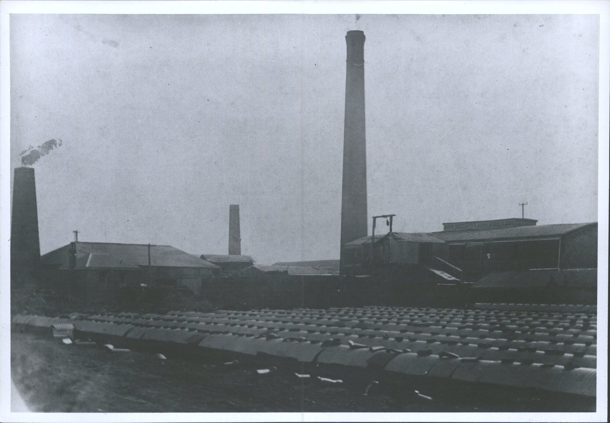 "Mc Skimming and Son's red brick, field tile &amp; Sewerage pipe works-Waikiwi, Invercargill -Showing brick <unclear> in the forgrou