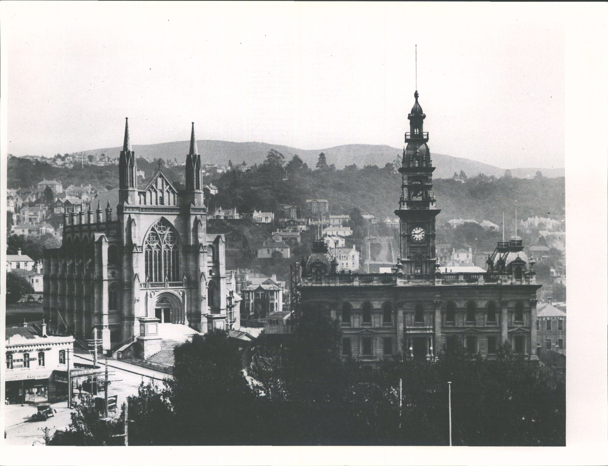 Showing Municipal Bldgs &amp; St Paul's