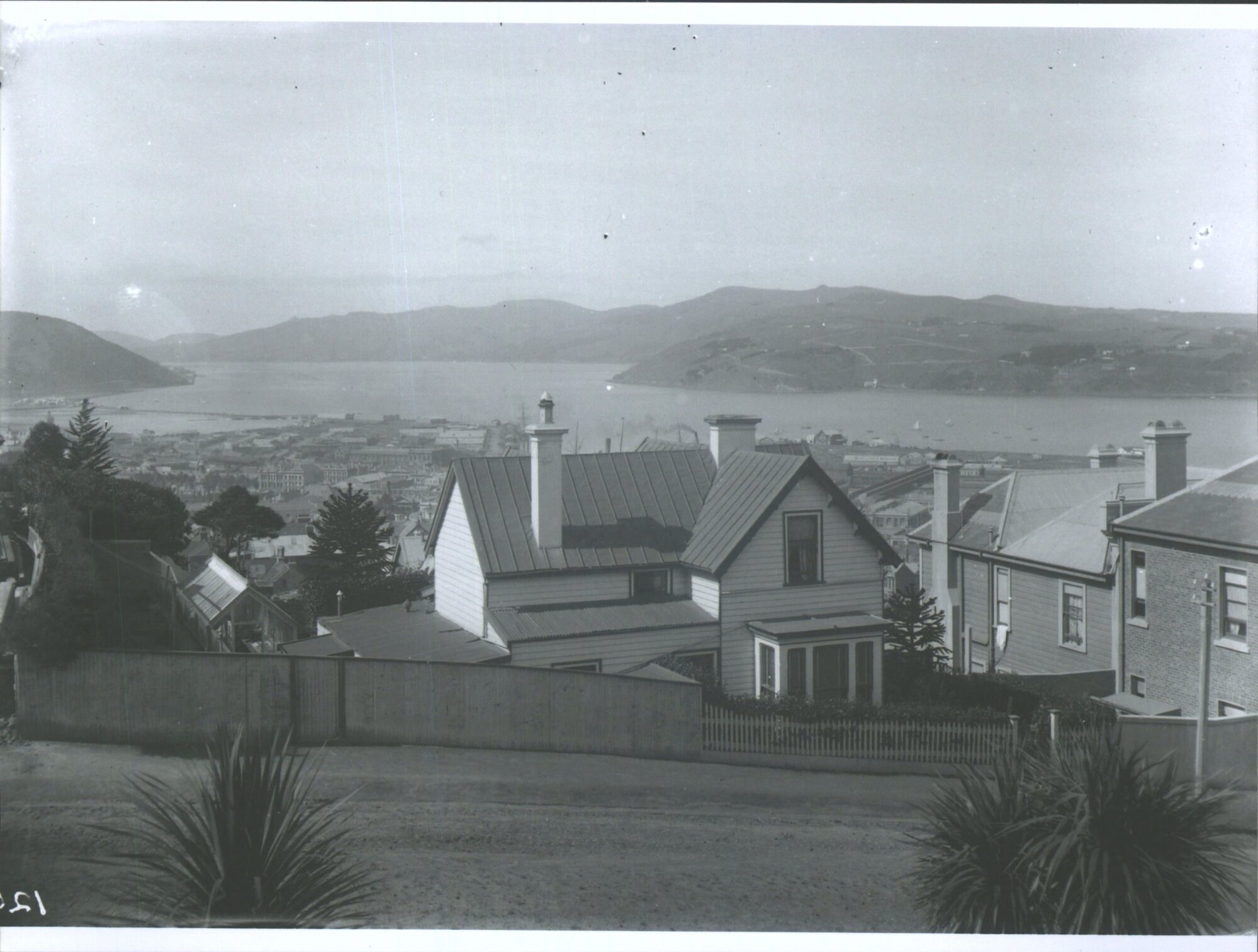 From glass neg. S.T. Paterson Coll. P05-014-395