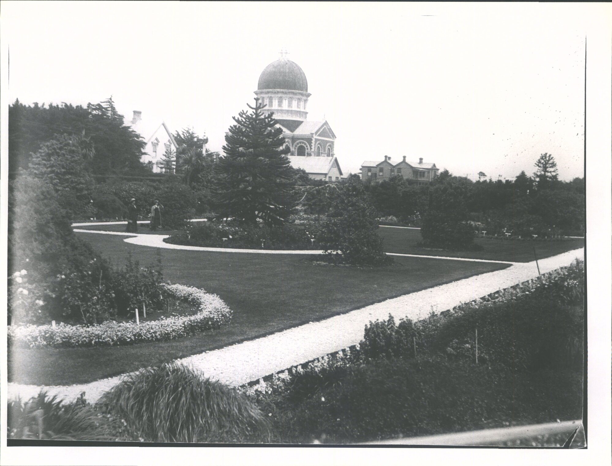 Gardens ca 1904 Basilica beyond