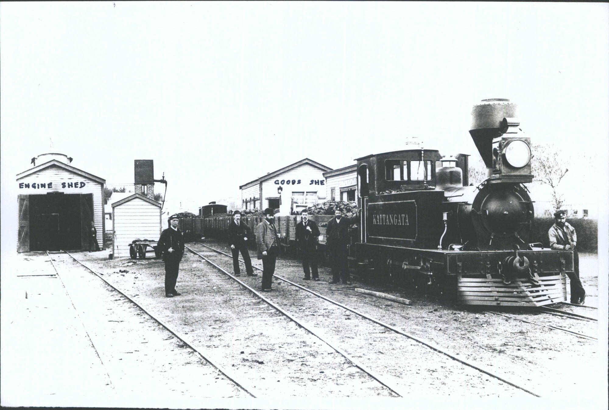 View of yards - G Clark, H Cornish, W, R Hewitt, C Bisset, J Frazer