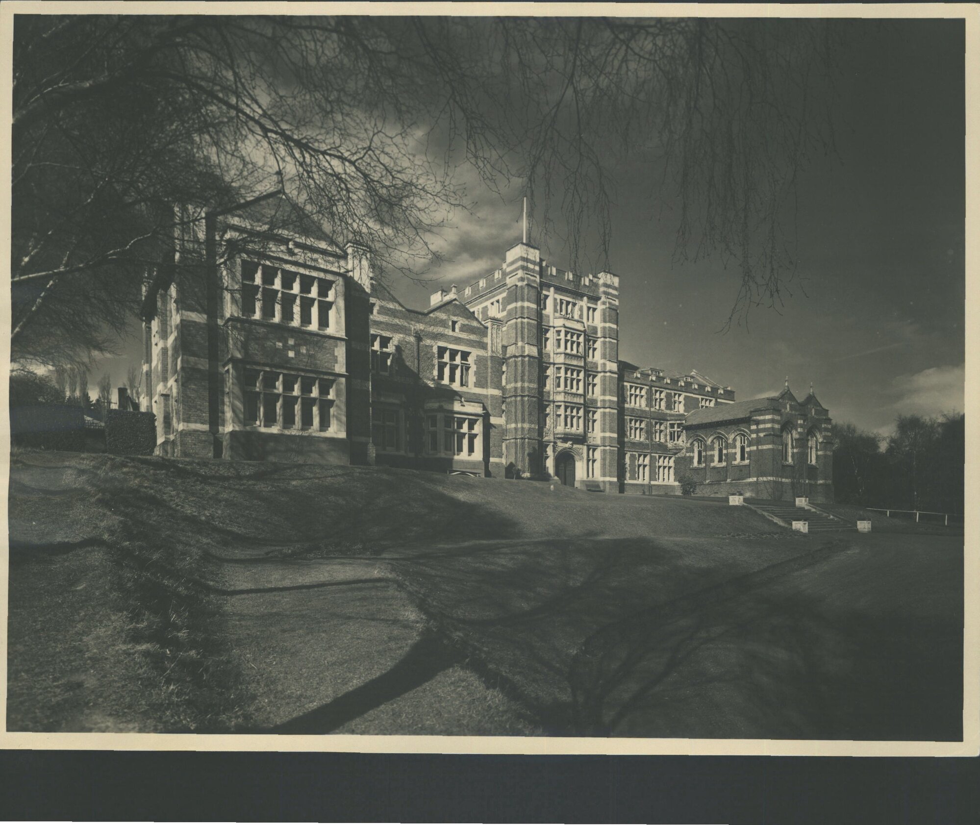 "Knox College, Men's Hostel, run by the Presbyterian Church, University of Otago."
