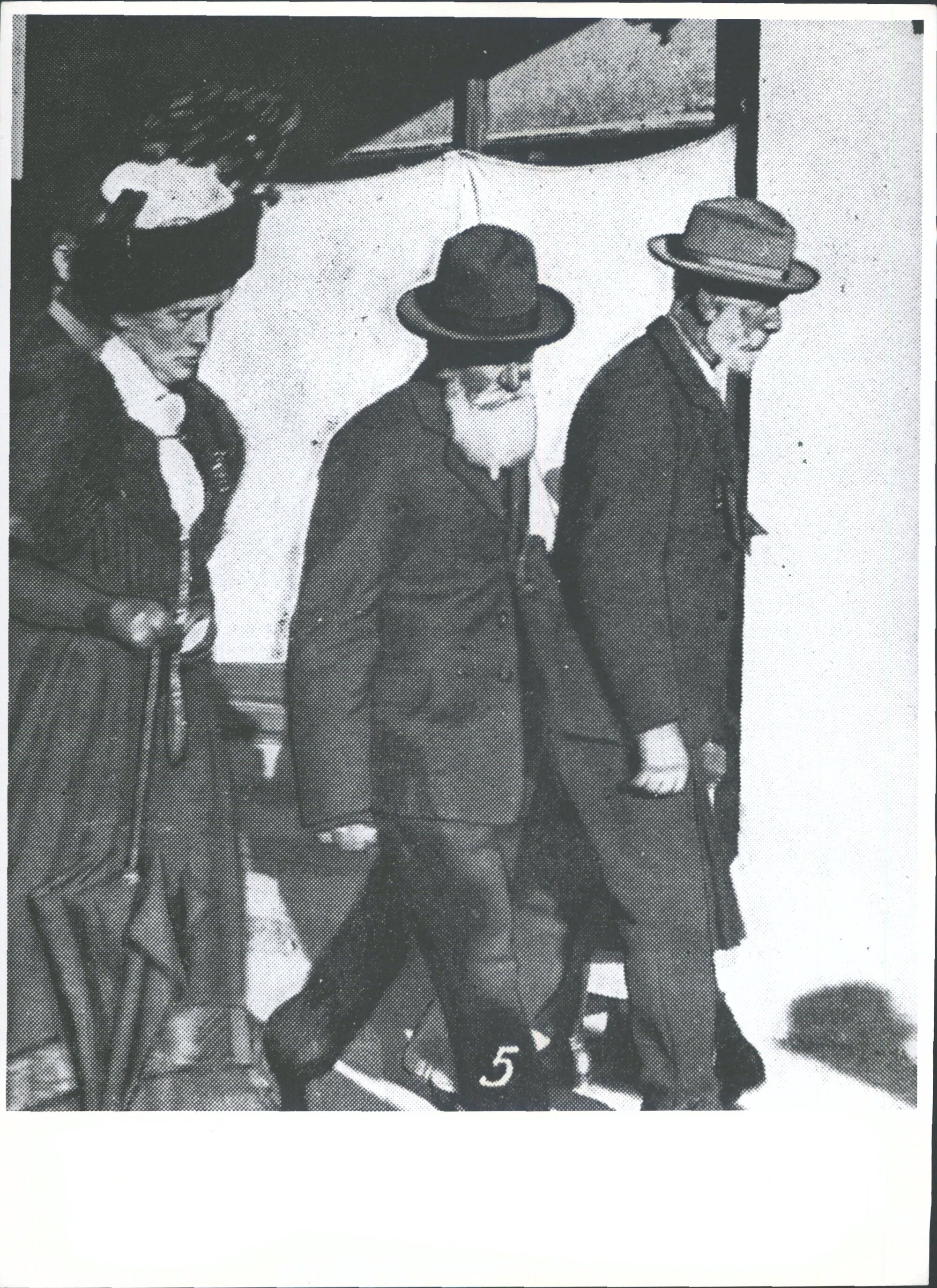 Street scene 3 persons