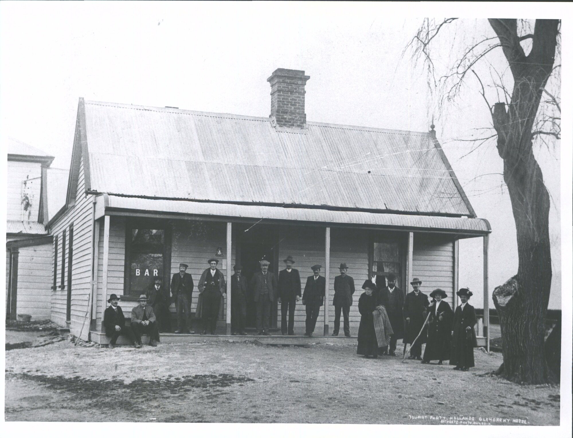 Hollands' Hotel - Tourist party