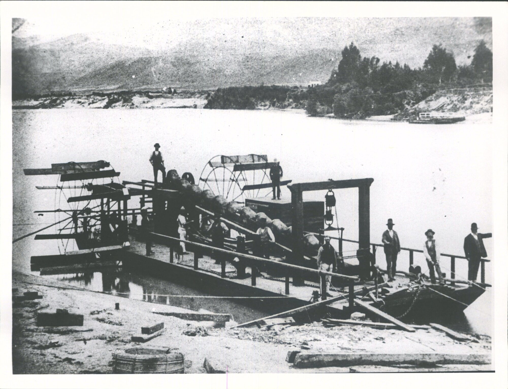 [Roxburgh - An early current wheel dredge?]