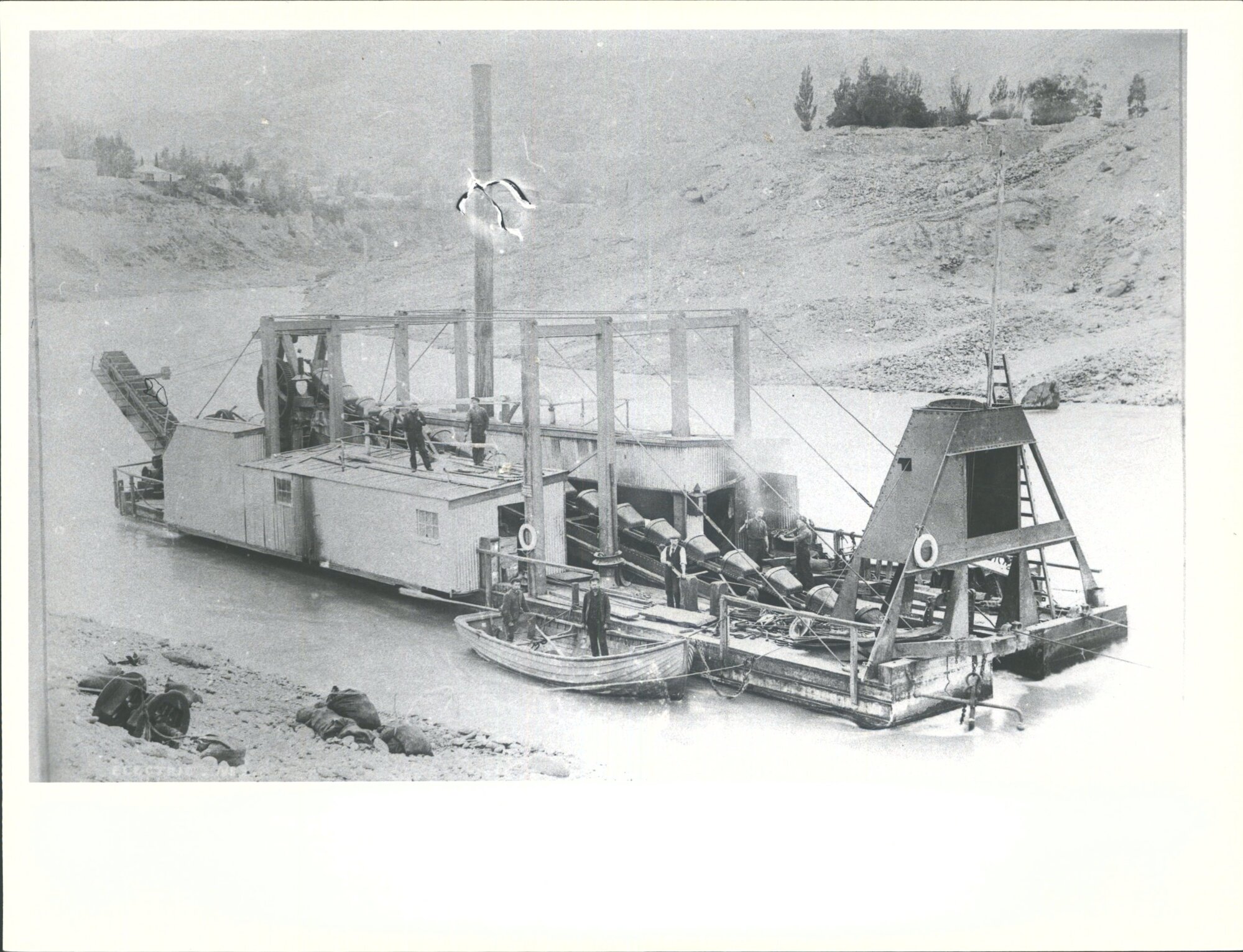 Gold Dredge- - Electric no 2 (McGeorge) from Cromwell to Bannockburn