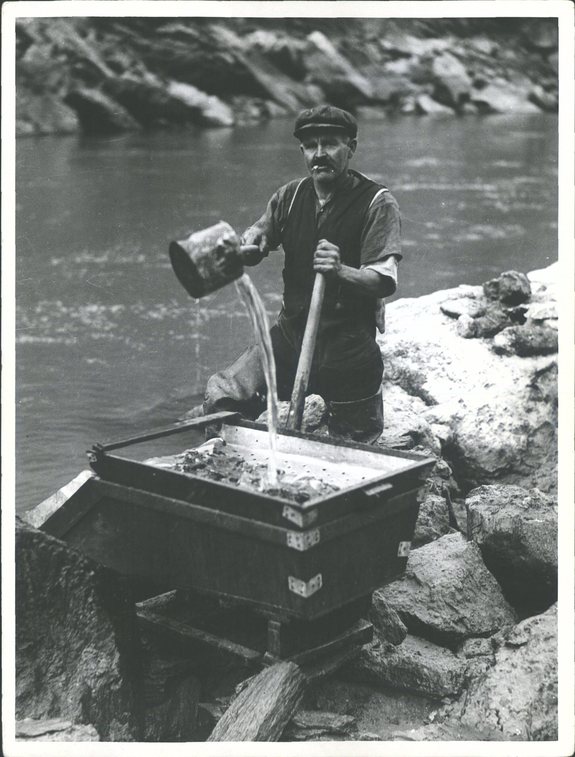 Washing gold Clutha River