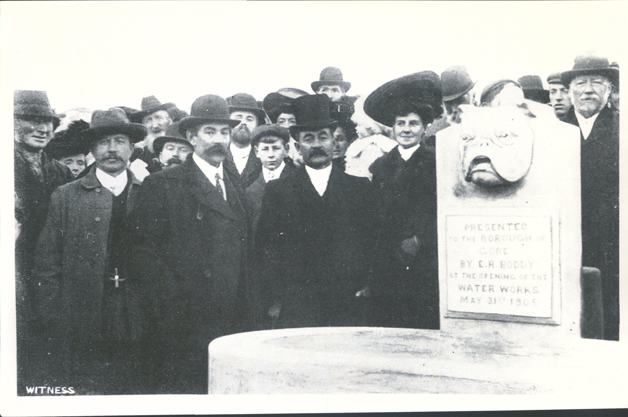 Drinking fountain presented to the Borough of Gore by Mr E.R. Boddy