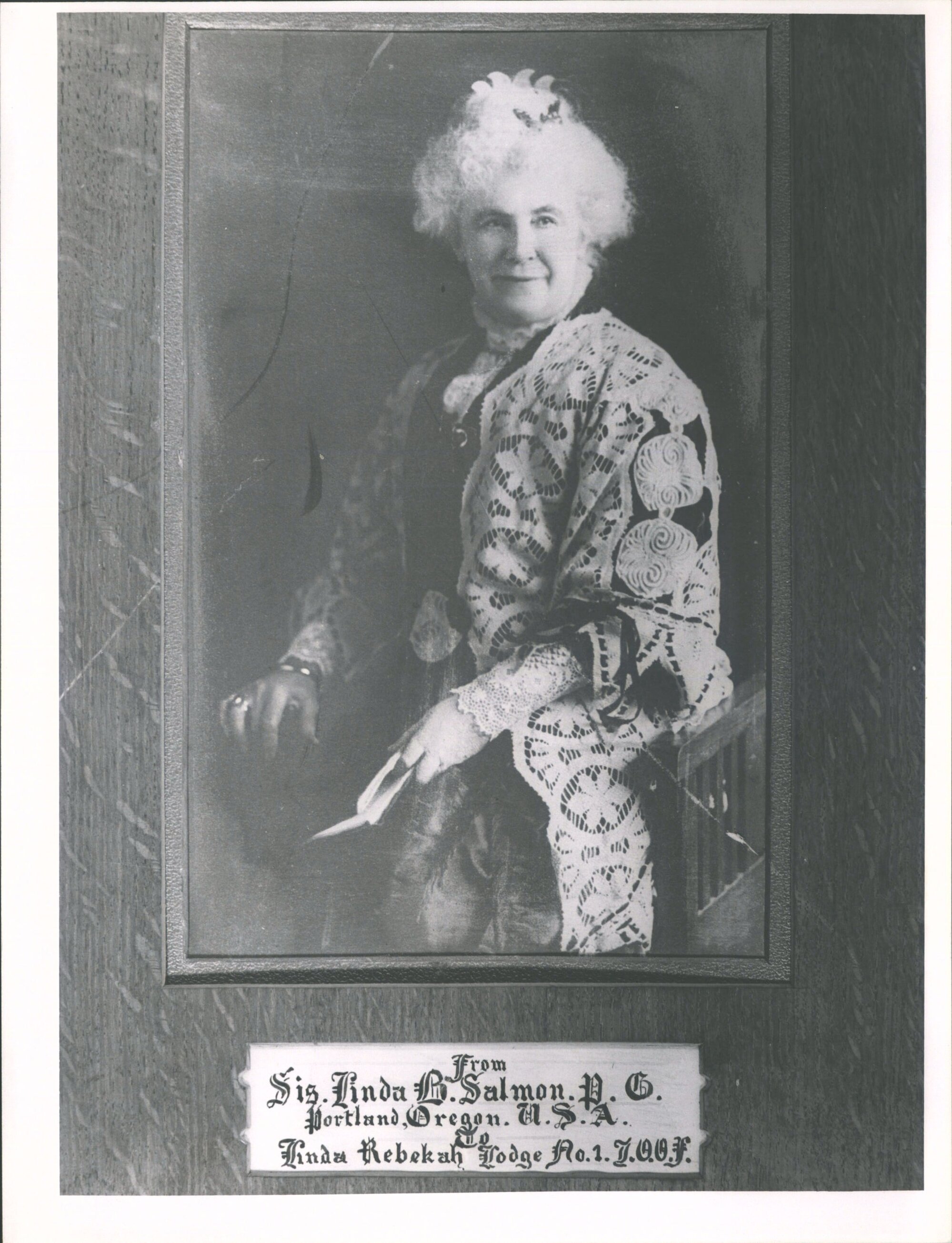 Portraits Salmon, Linda Rebekah Sisters