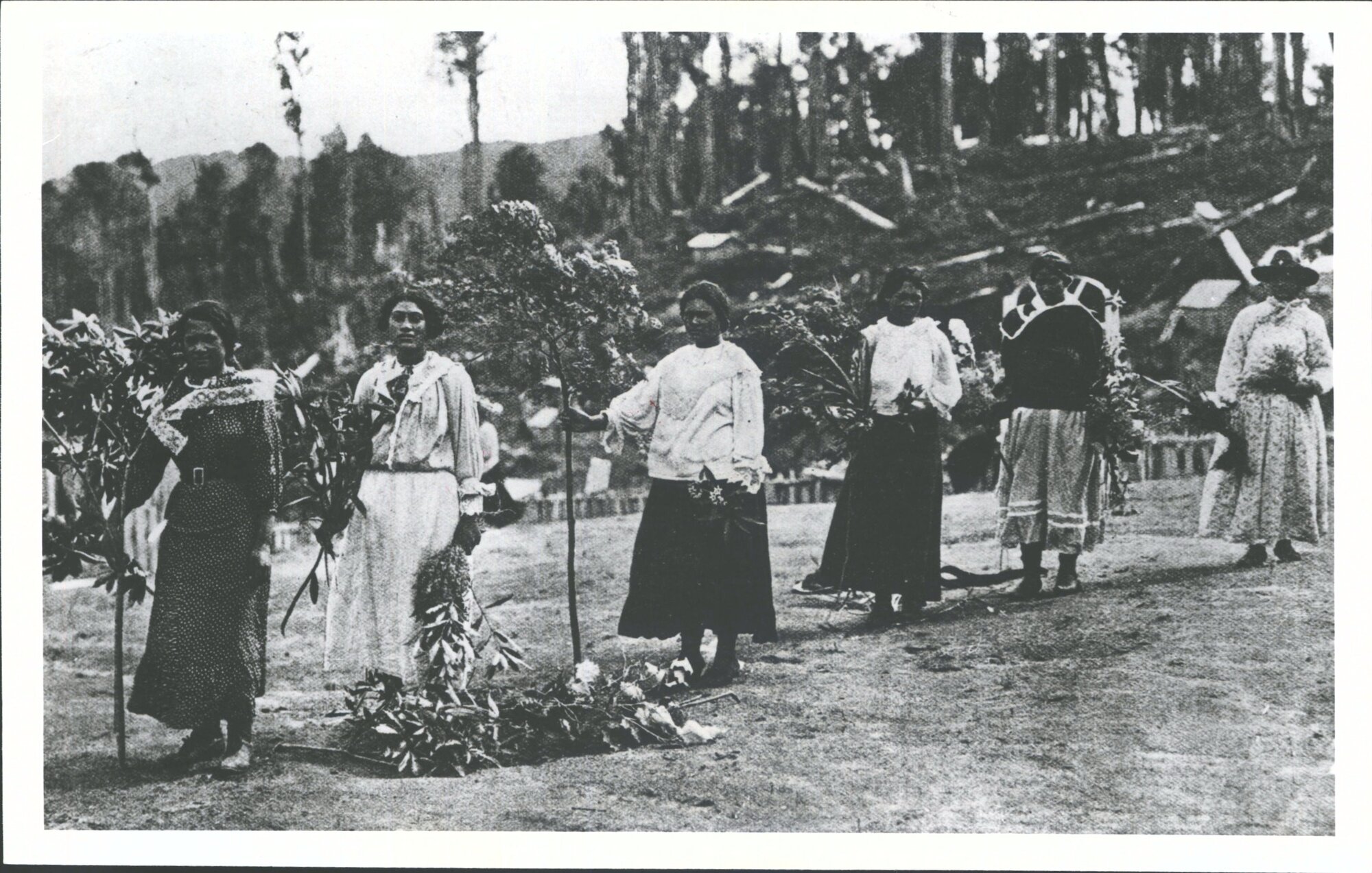 Wives of Kenana, Rua [ca 1908]