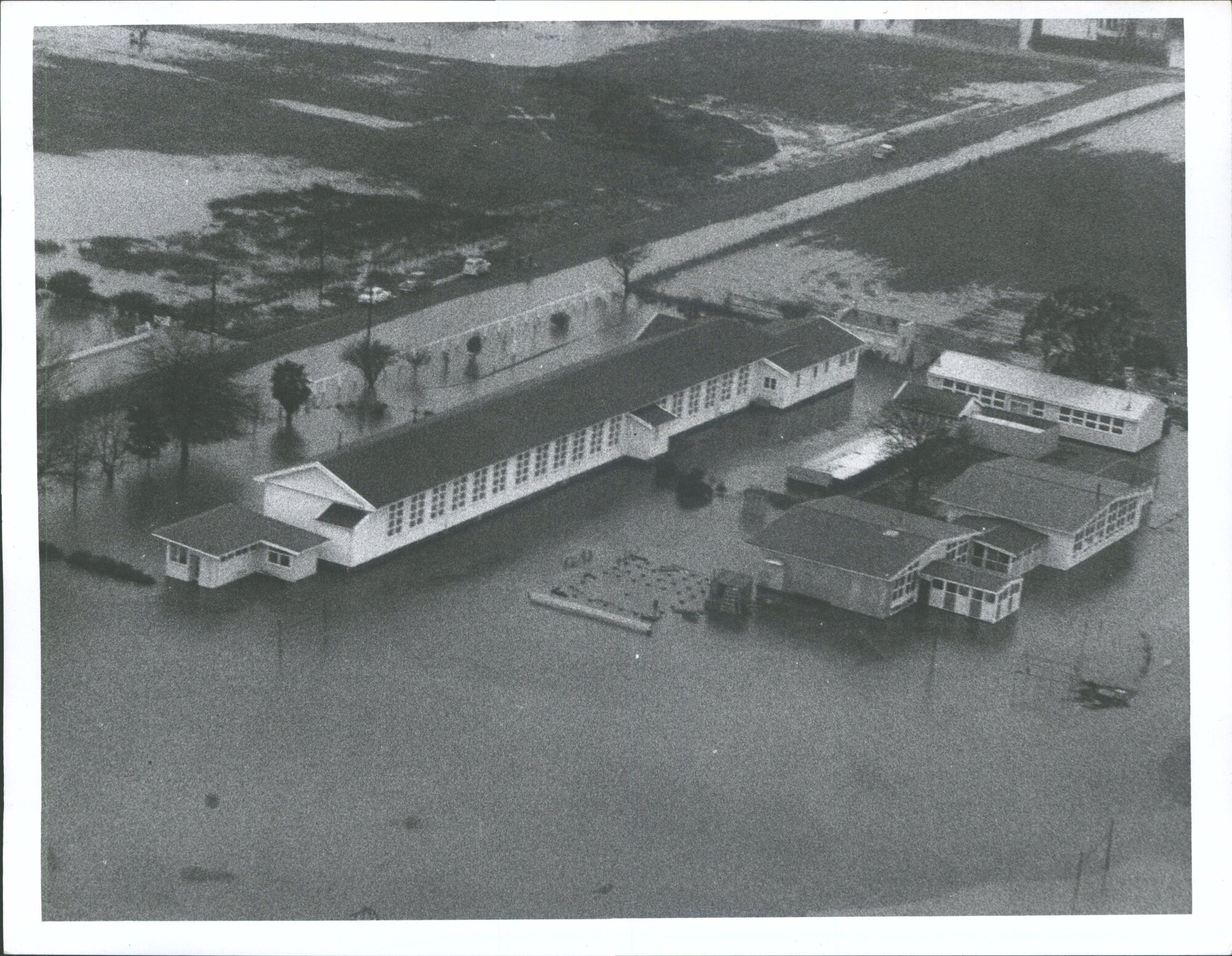 FLOODS TARADALE SCHOOL (9 Km FROM NAPIER