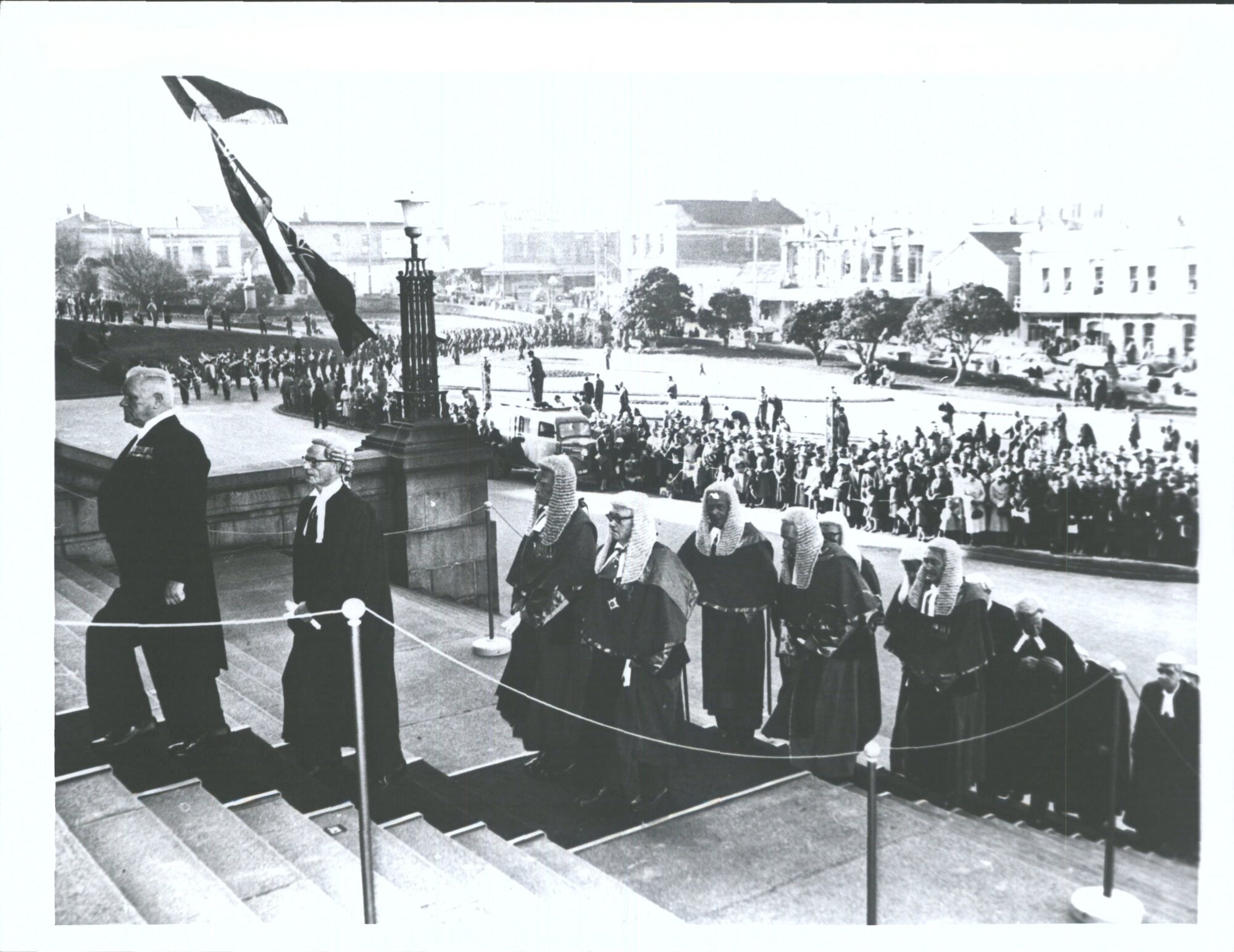 Parliament Opening 1959 numbers of the Judiciary arrive