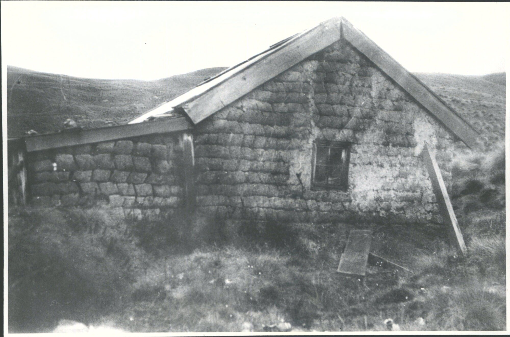 Waterman's Hut. 2. (Chinese lived in these when maintaining the water races to the Nokomai goldfields)