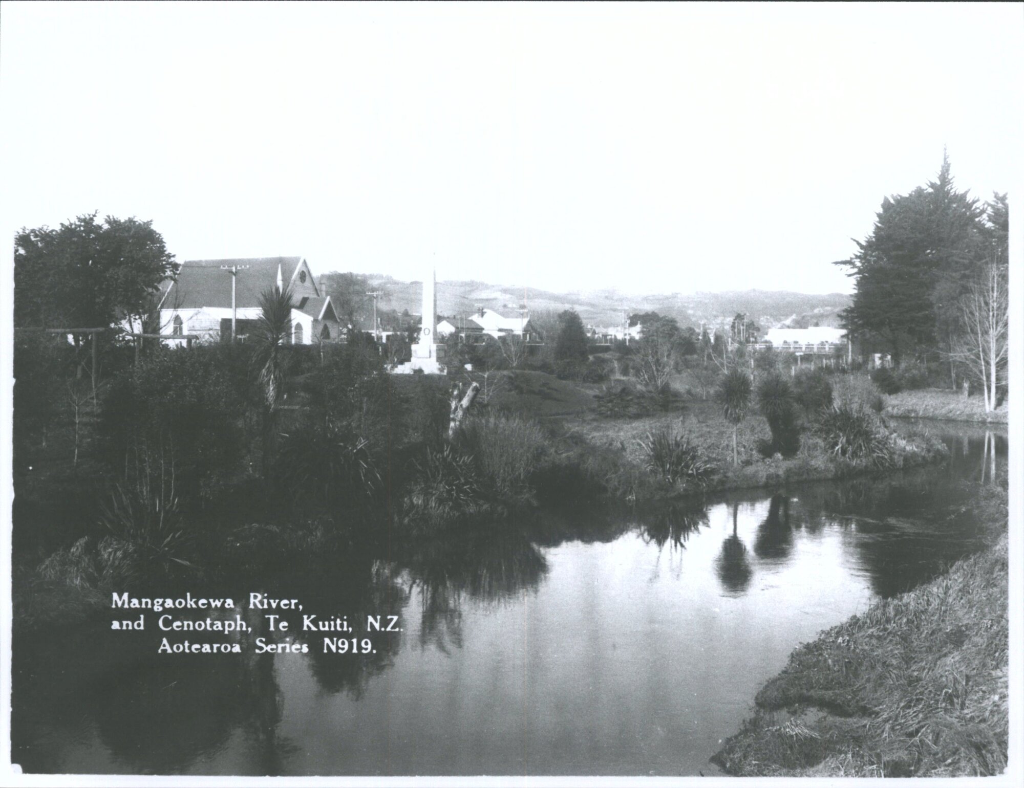 Mangaokewa River and Cenotaph, Te Kuiti, N.Z.