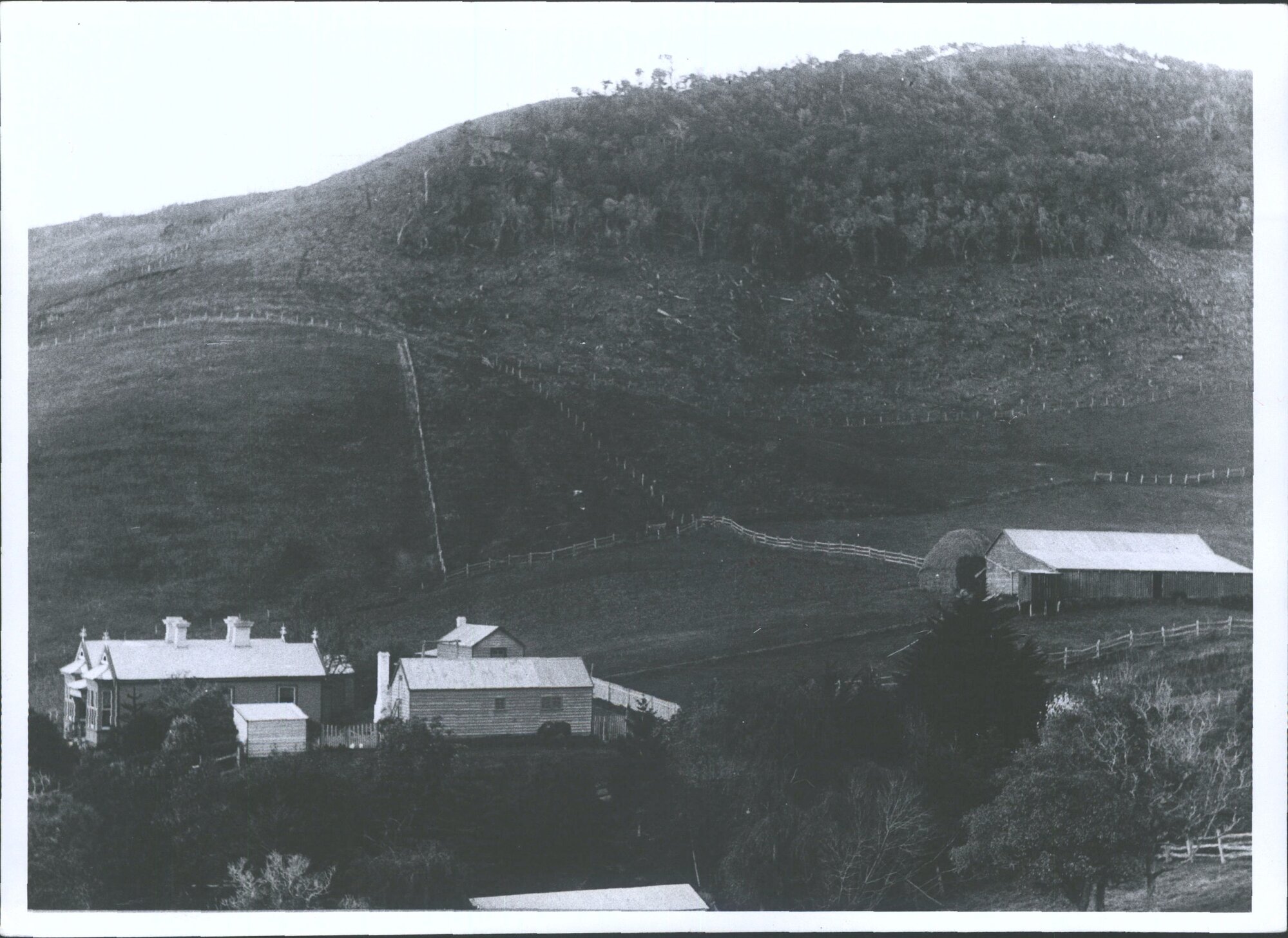Cnr Weir Rd &amp; Portobello Rd 1898. West side of house