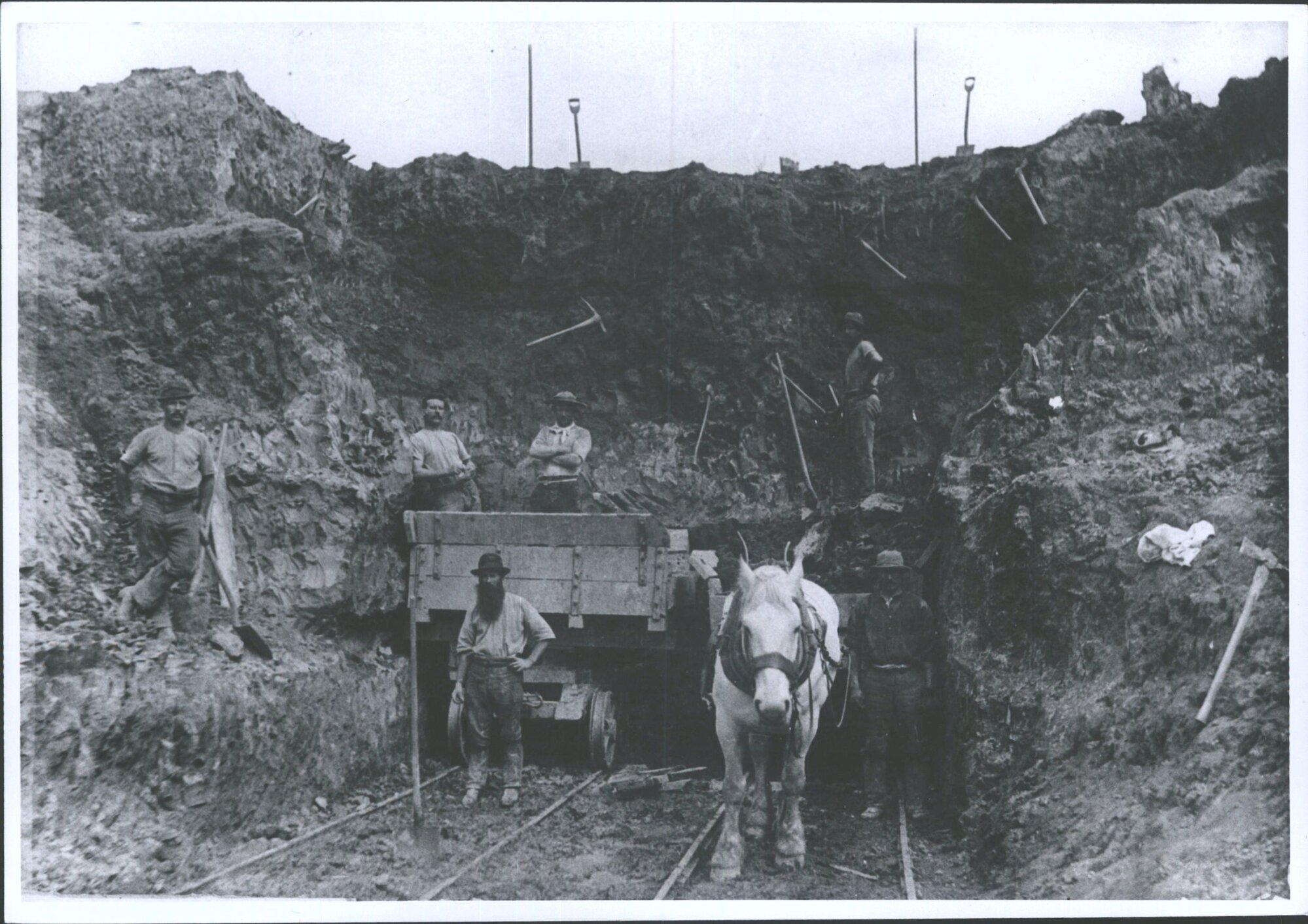 Making the railway line to Tahakopa, Waikawa