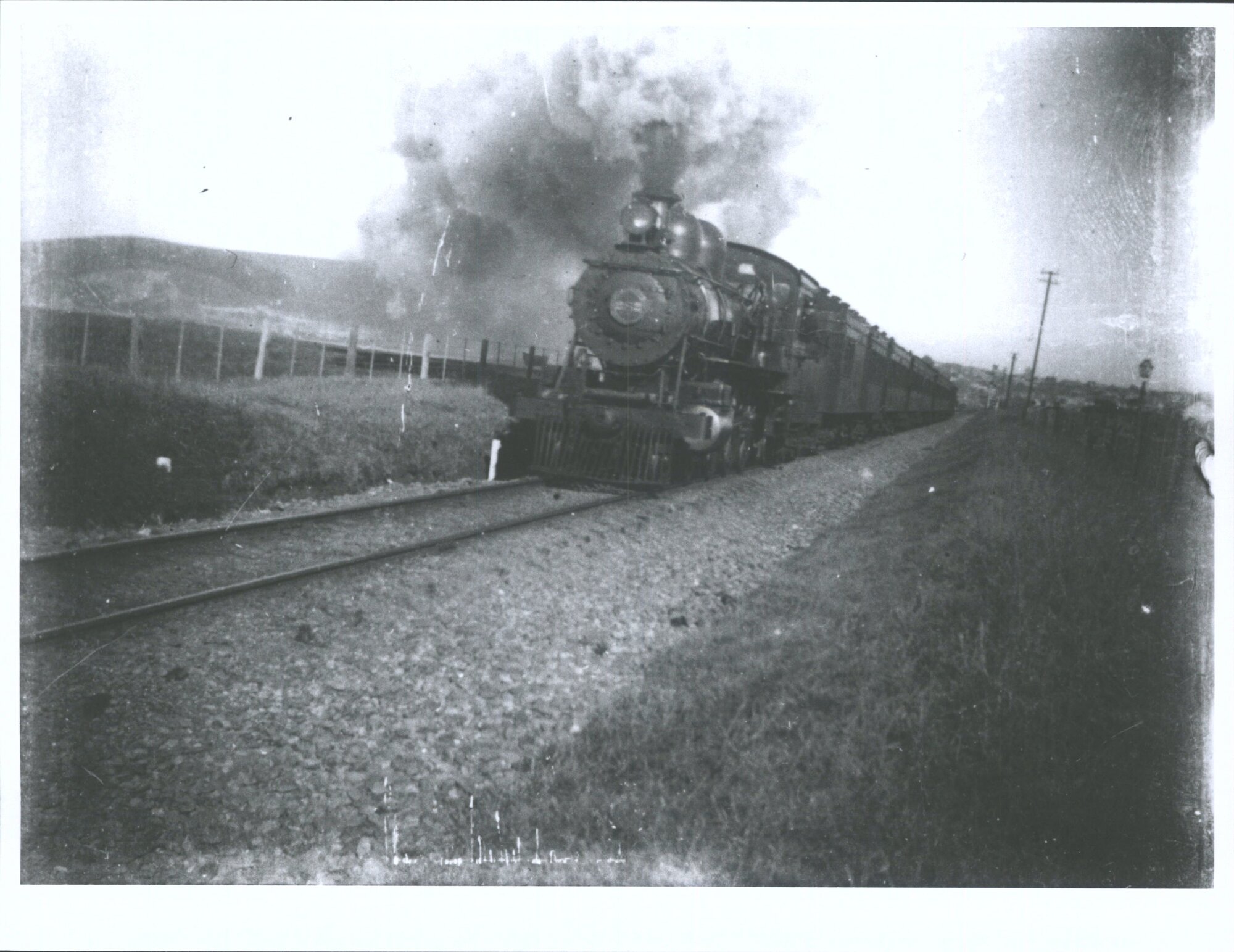 Train nearing Ashburton bridge going south