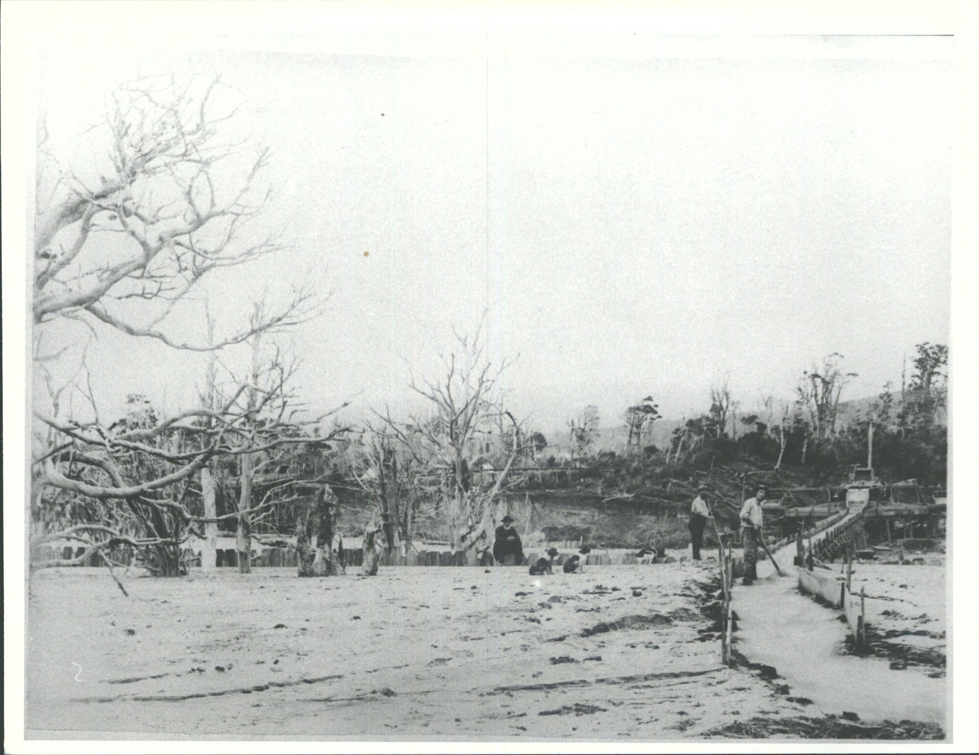 "Fluming carrying tailings into auwera [sic']"