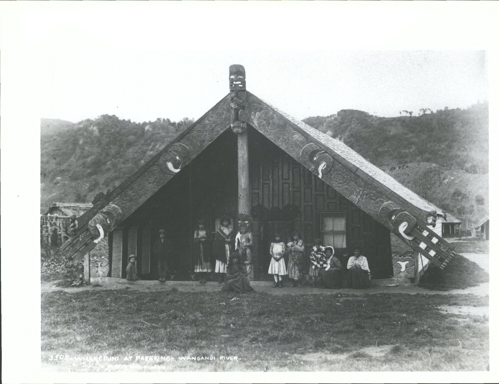 Wharepuni at Parekino, Wanganui River