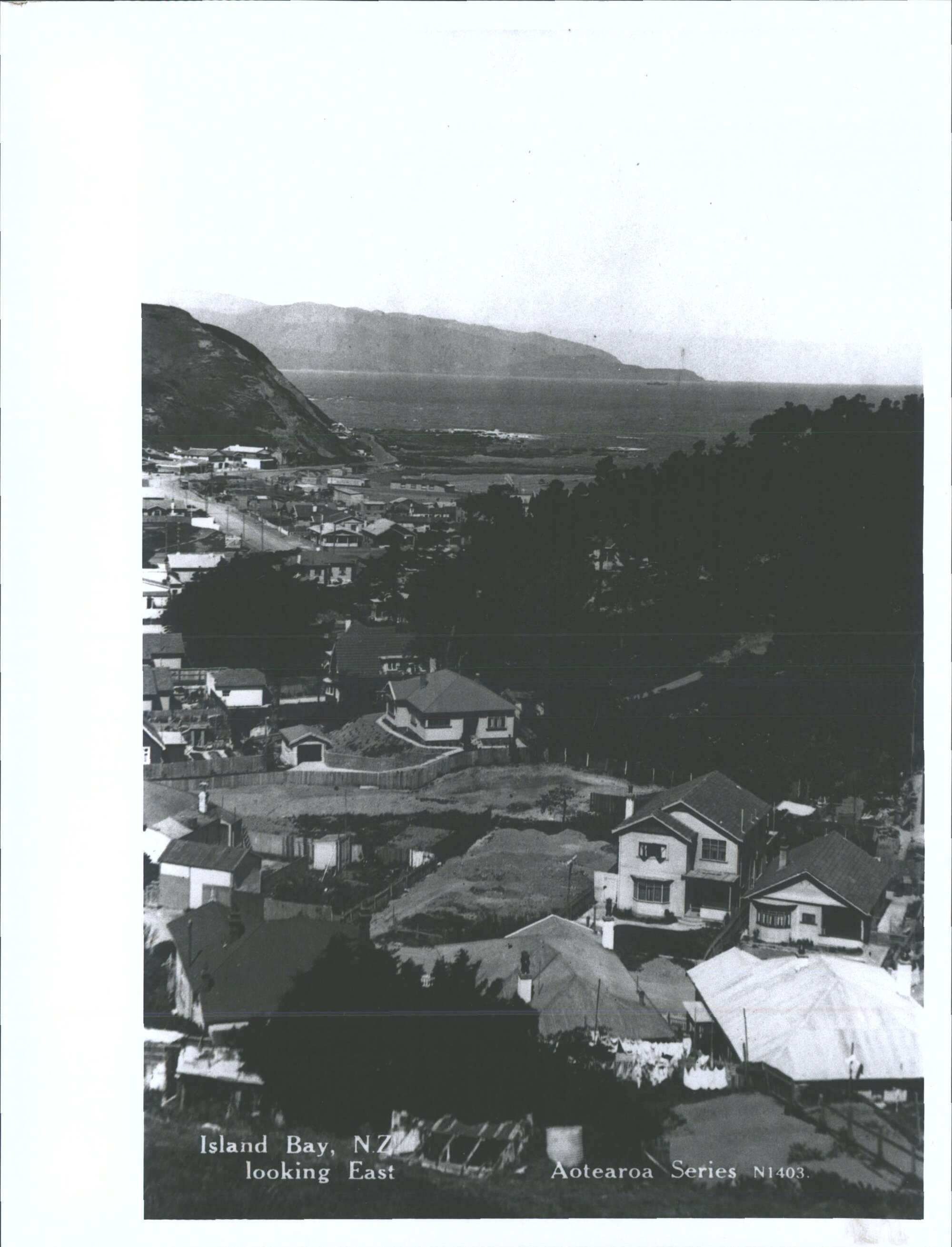 Island Bay, N.Z., Looking East