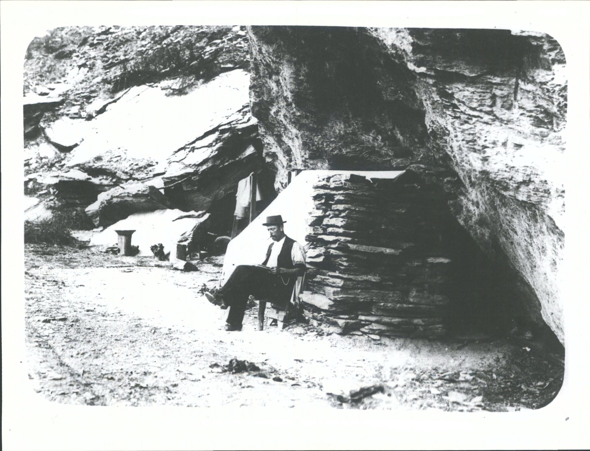 A miner at Archie Ashworth's near Skippers Bridge