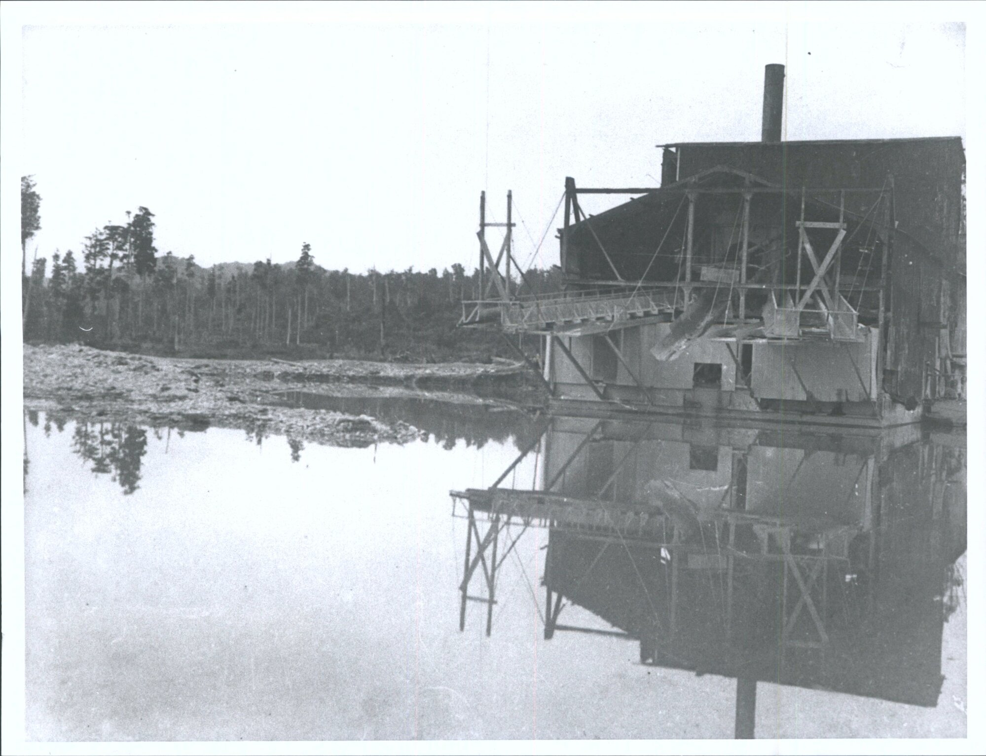 First all-welded dredge on coast