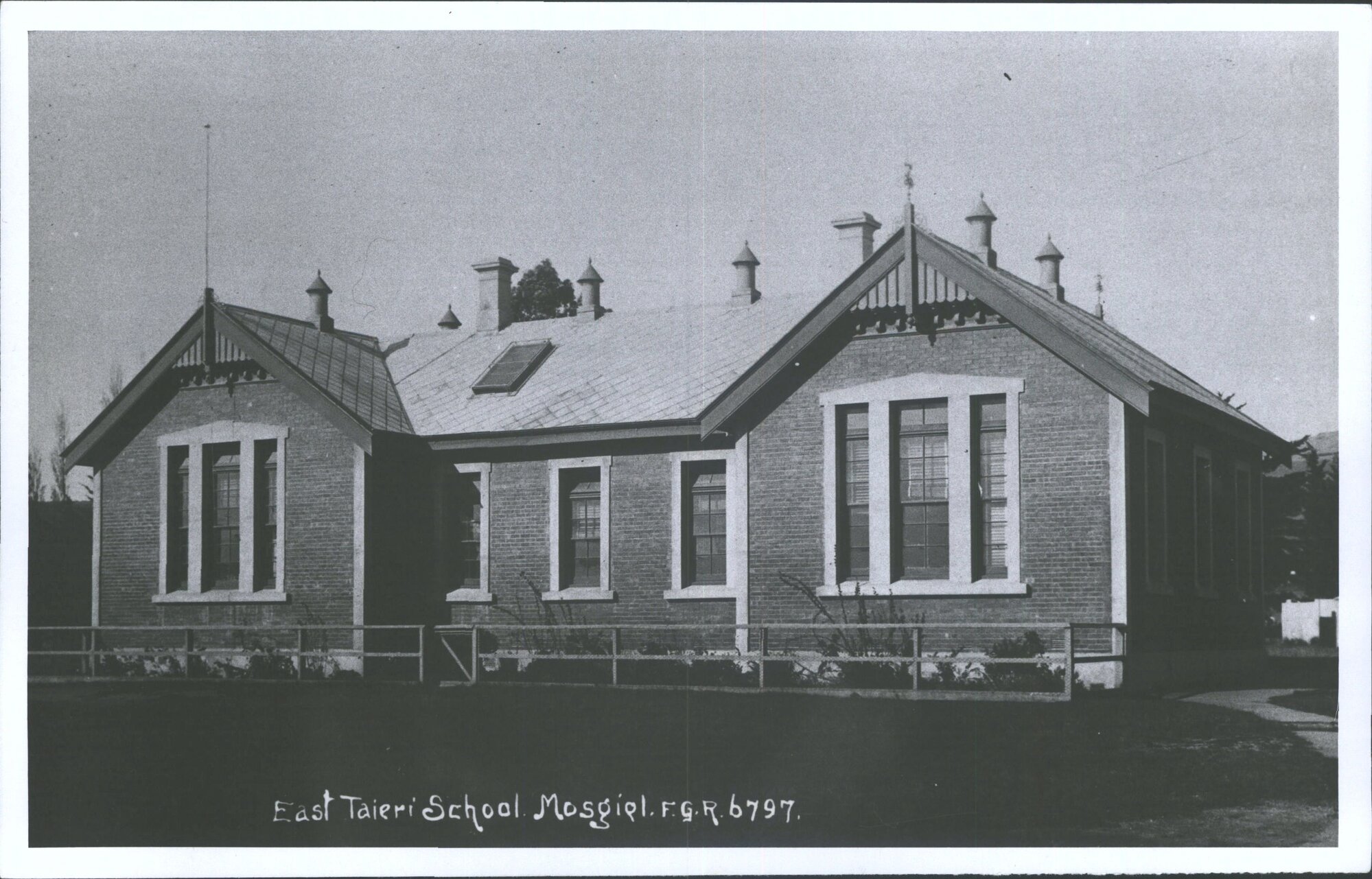 East Taieri School