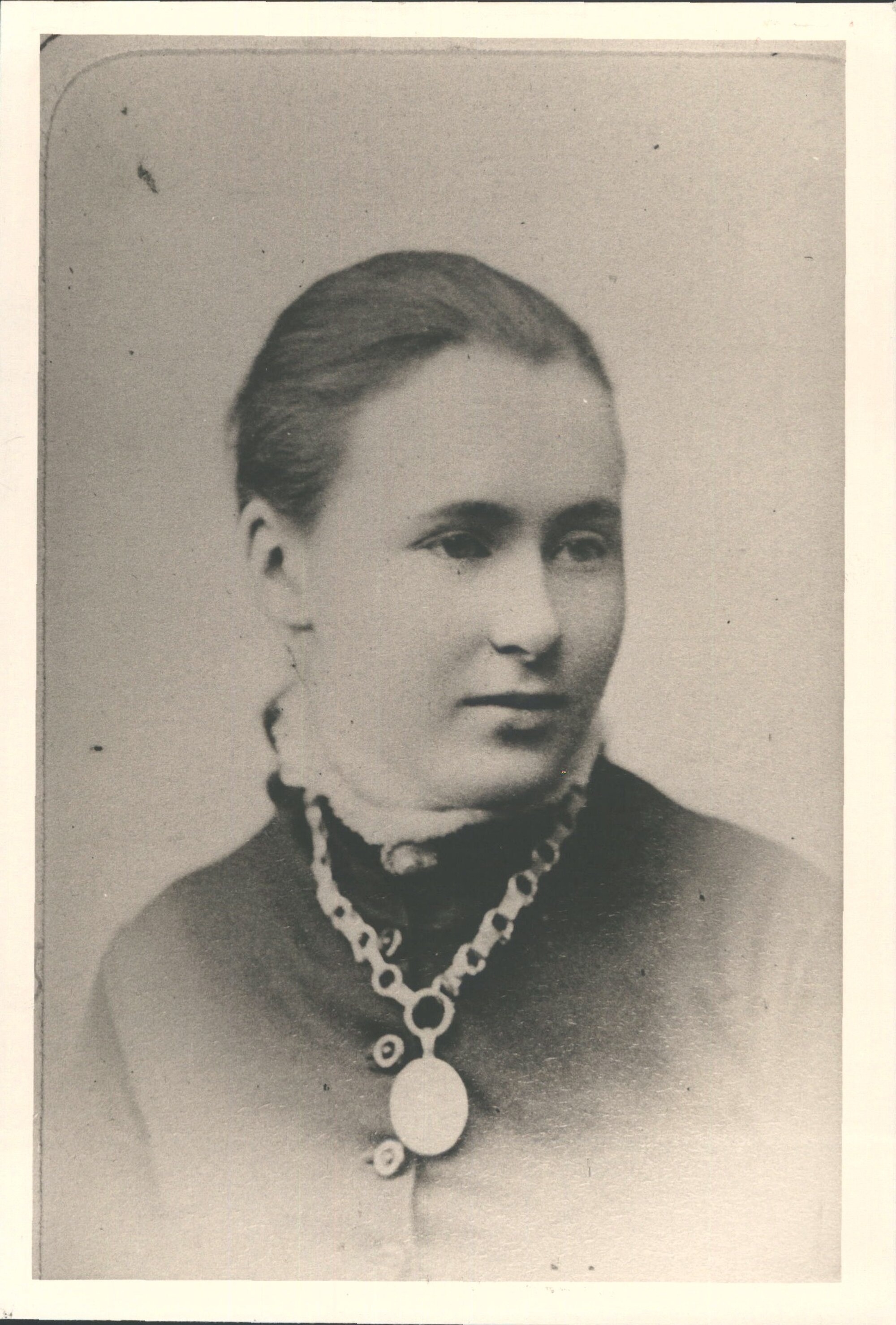 d. of Dorothy &amp; E.B. Cargill