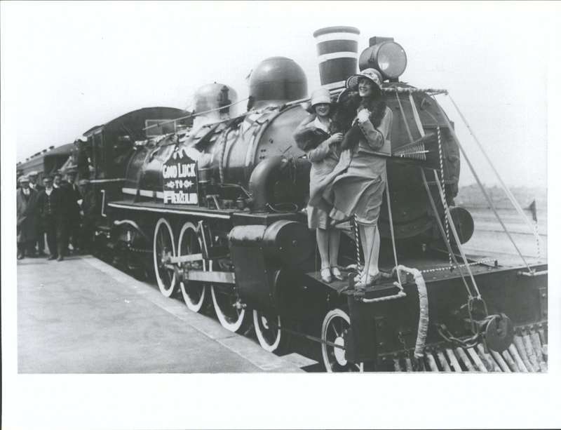 McMillan, Thelma &amp; lady-in-waiting Isobal Wilson (Miss New Zealand 1926) on engine AB724 [? Oamaru Reg Station]