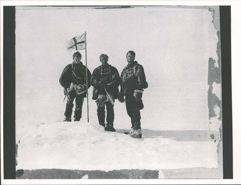 1909 Mawson Expedition with (Sir) T.W.E. David &amp; (Dr) Alistair Mackay (not necy in that order)