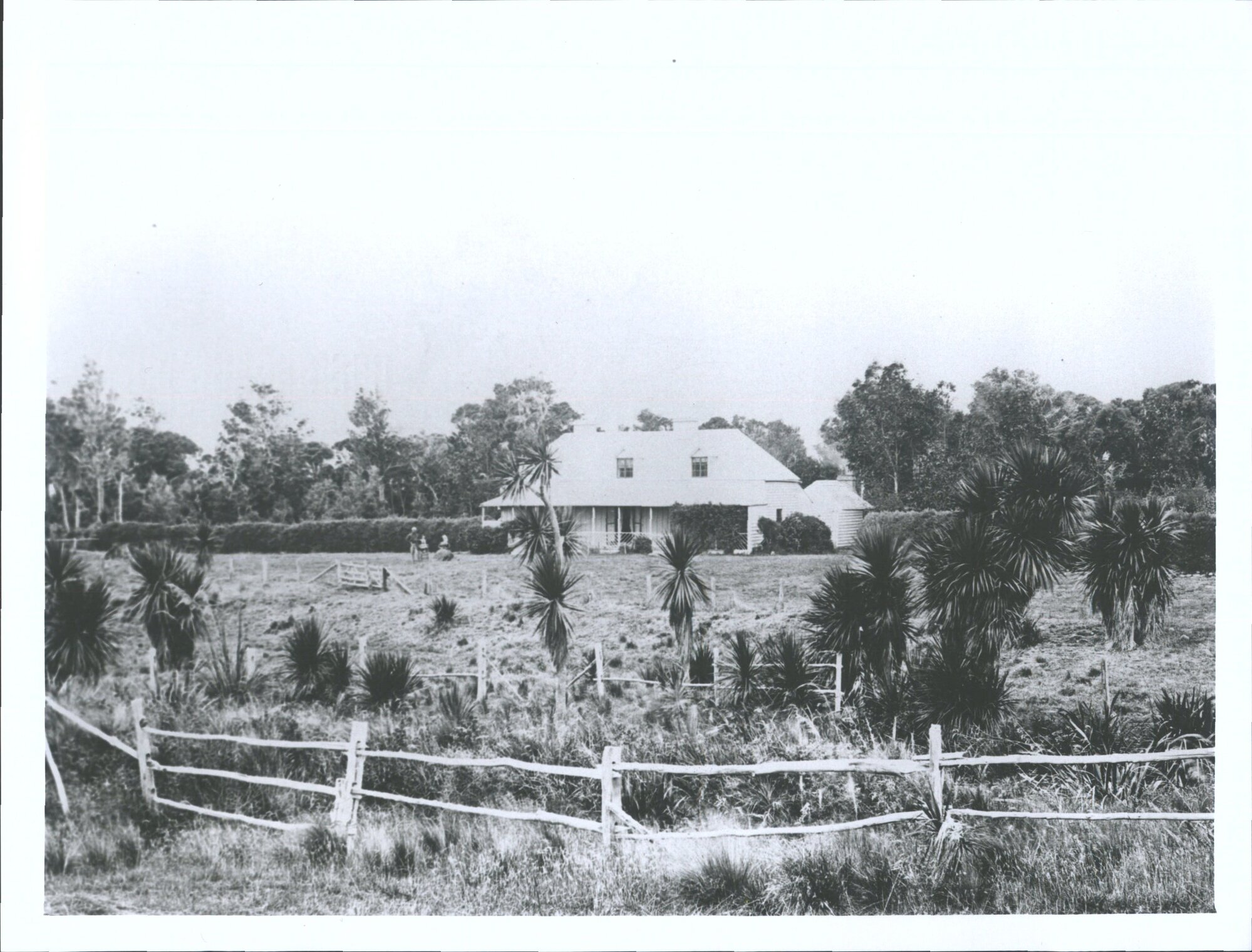 Roberts, F House, Puerua