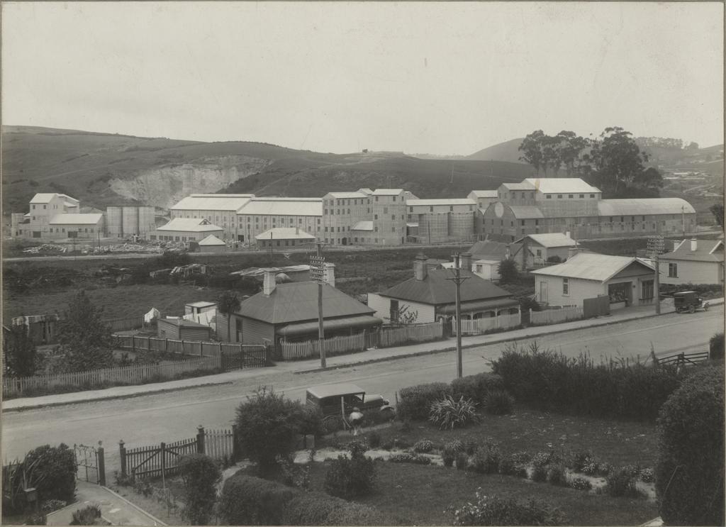 Milburn Lime and Cement Company works at Burnside
