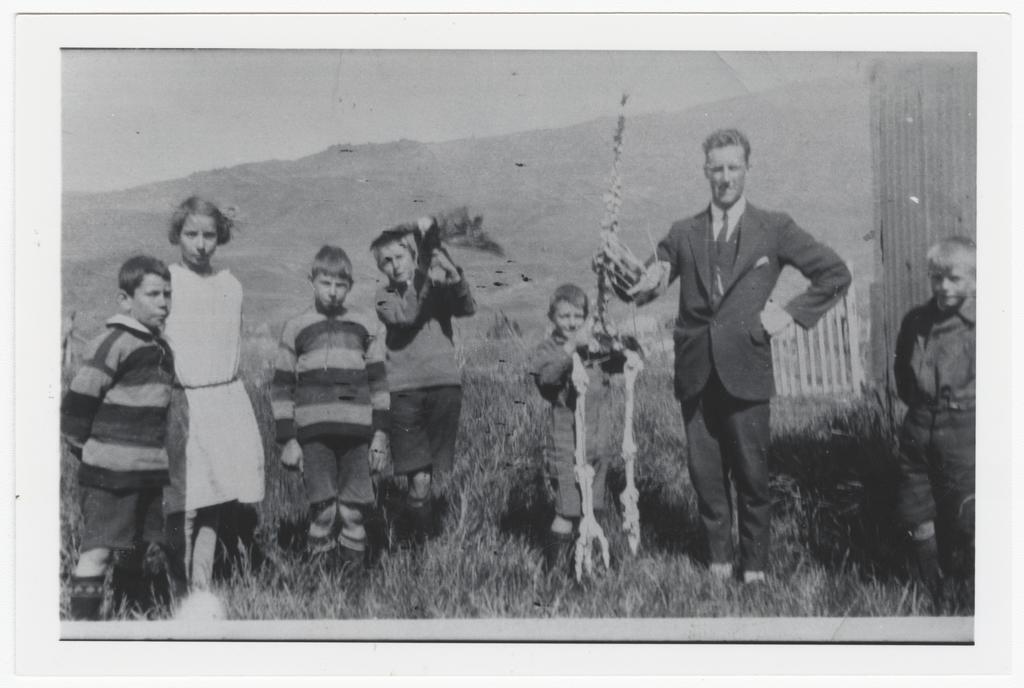 Children with moa skeleton