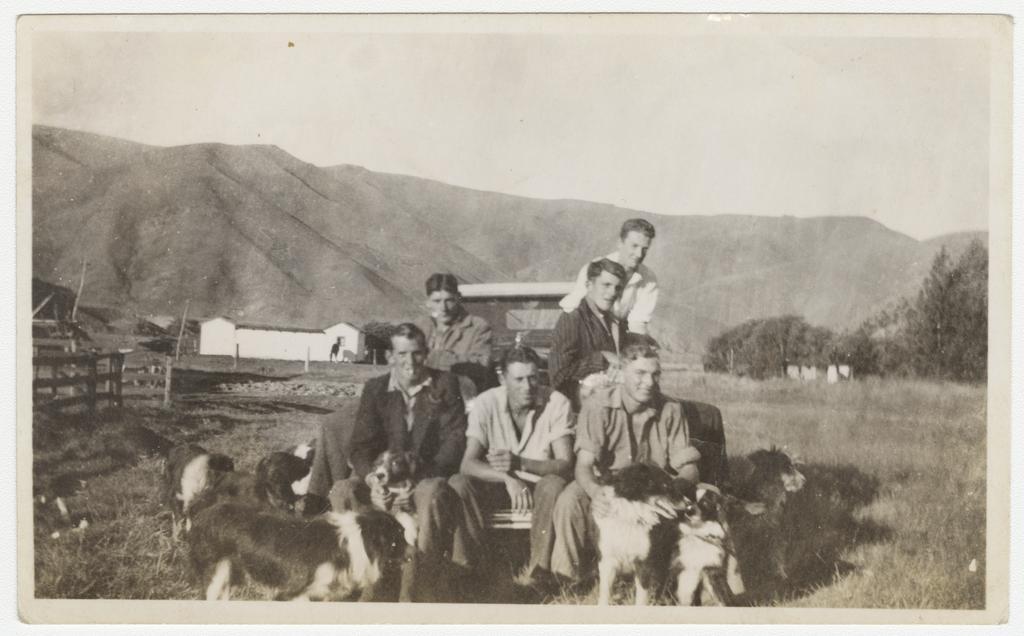 Group of men and dogs