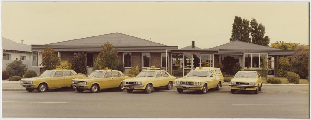 AA service officers' vehicles and drivers, Gala Street, Invercargill