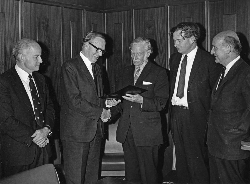 'Presentation to Sir John Walsh of certificate of membership of the List of Honour of the International Dental Federation, made by the Chancellor on behalf of the federation, presented at a meeting of the University Council on October 26, 1971'