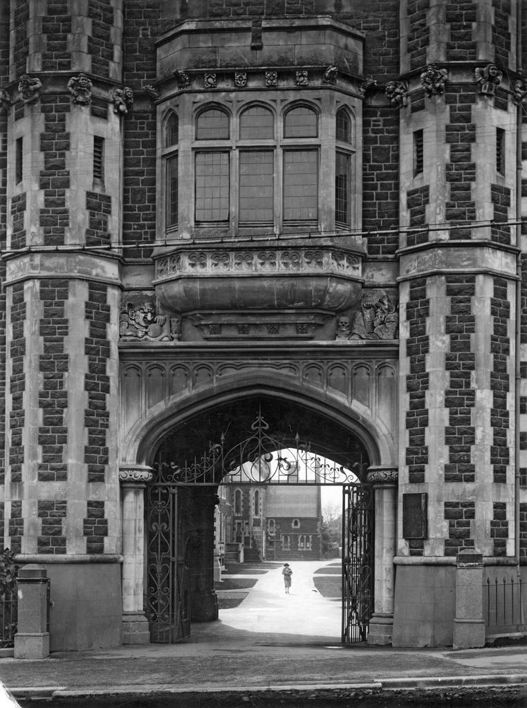 Looking through archway into the quadrangle, University of Otago