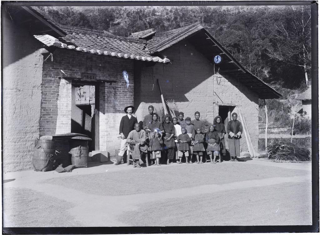 Rev. Alexander Don with group of Chinese people