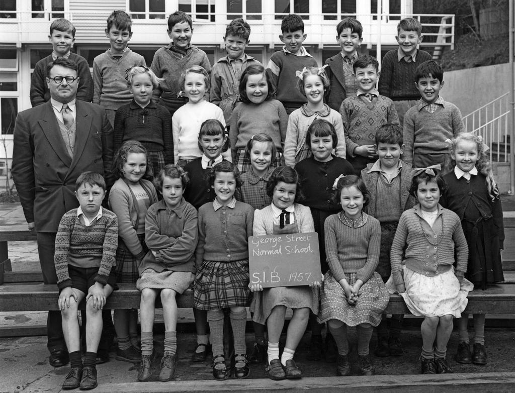 Standard 1B class, George Street Normal School