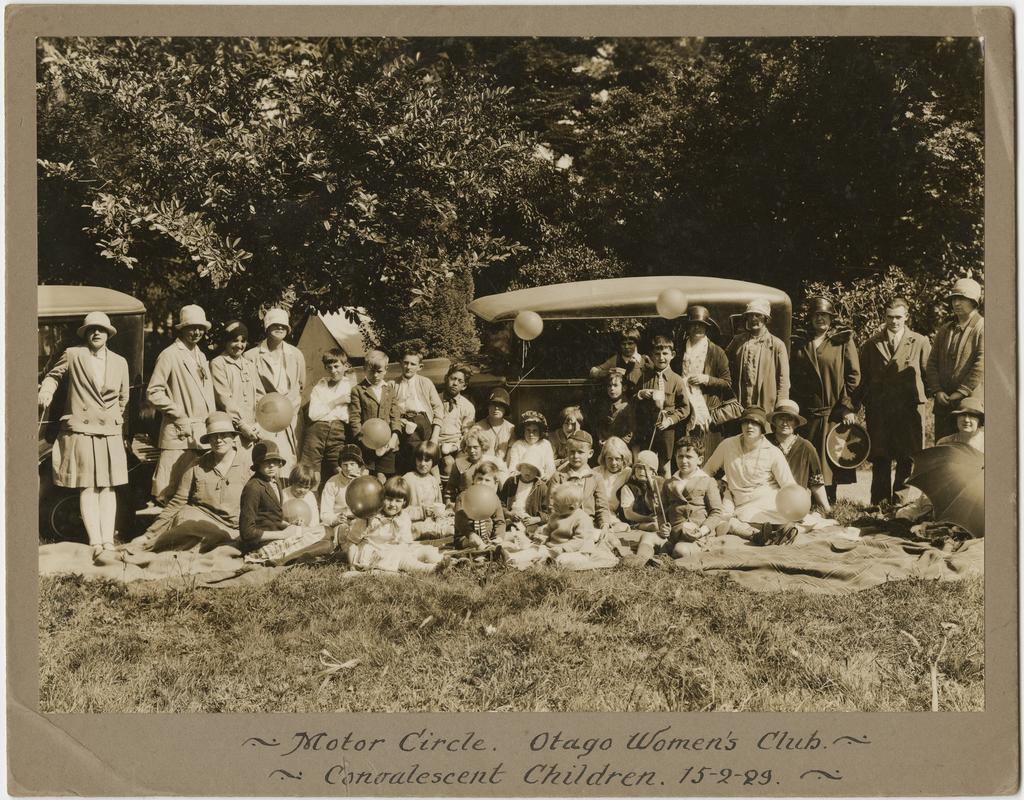 'Motor Circle. Otago Women's Club. Convalescent Children. 15-2-29'. Outing to Waitati Cottage.