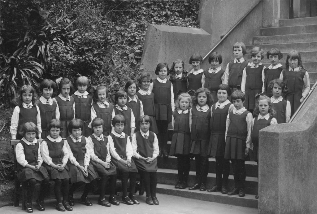 Kindergarten-preparatory class - girls, St Dominic's College