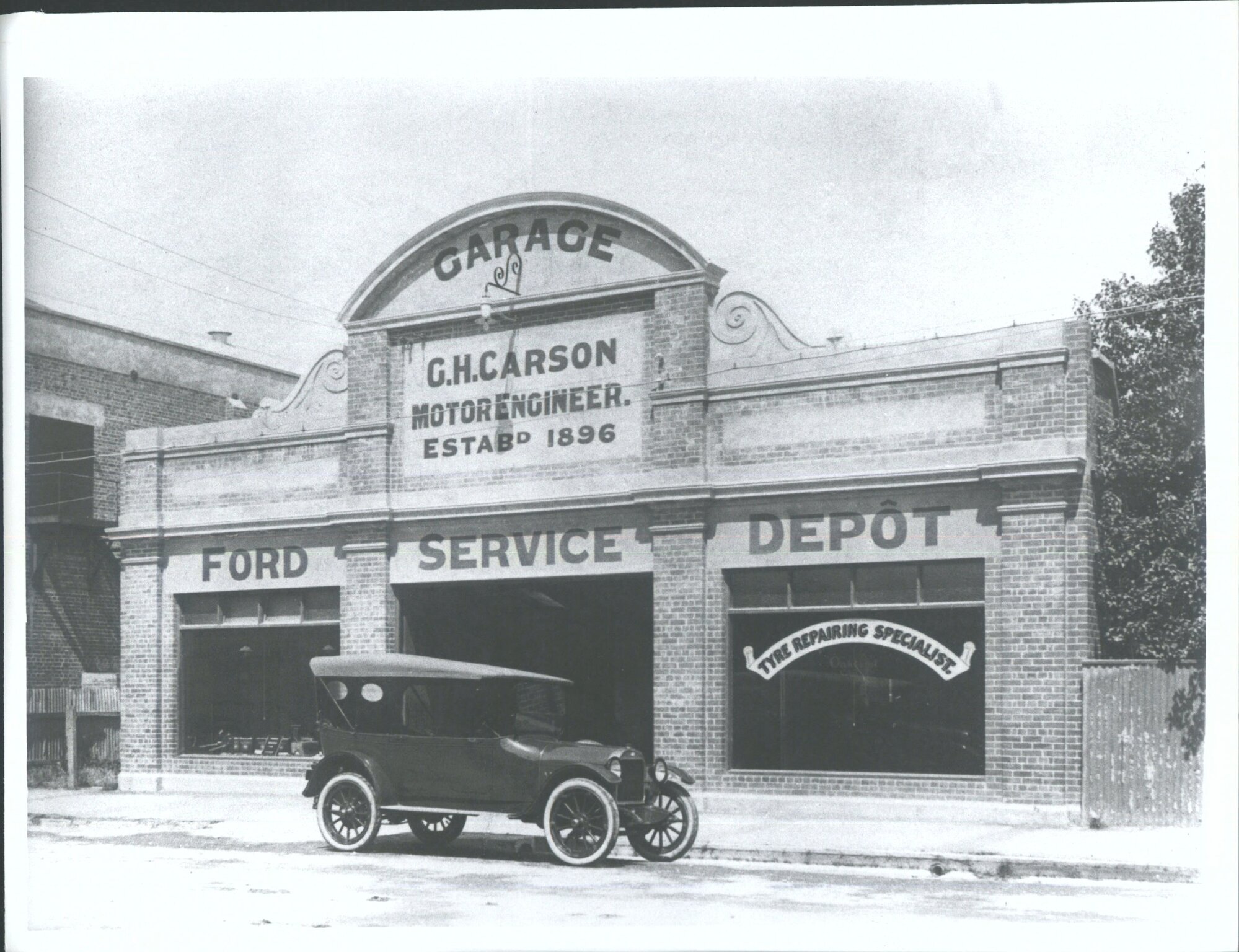Carson's Garage- Oakland car out front.