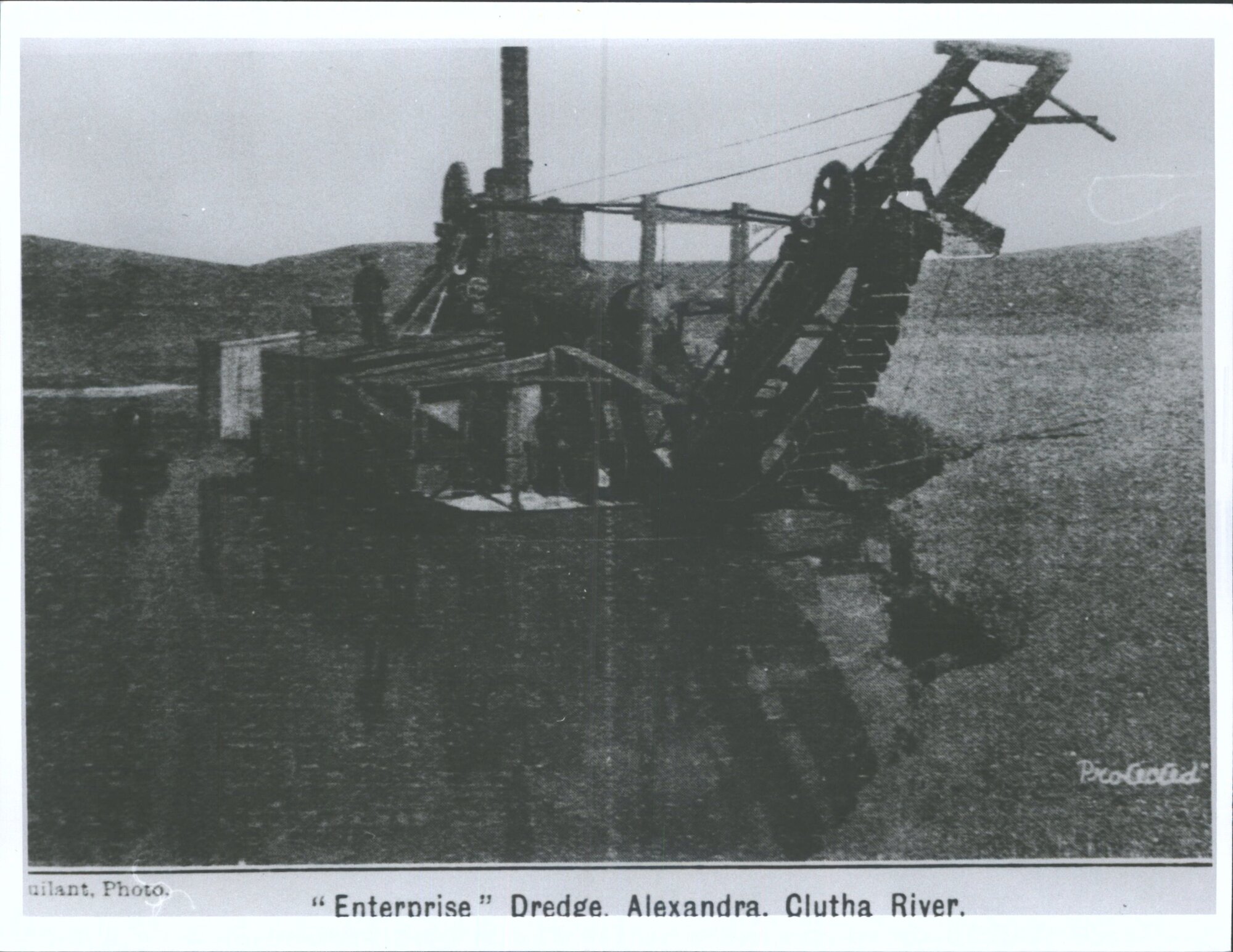 "Enterprise" Dredge. Alexandra, Clutha River