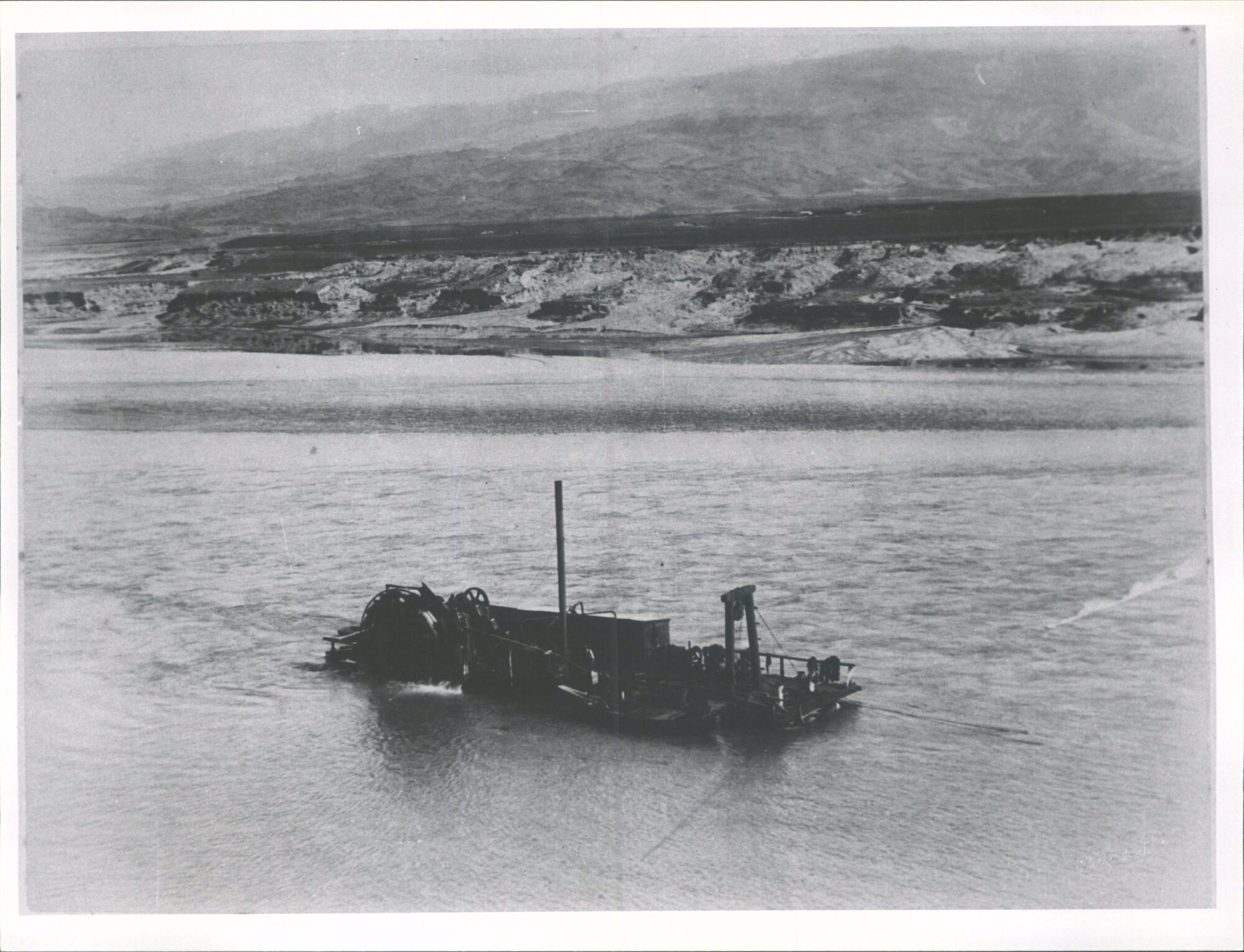 [Eureka 1st steam dredge on the Molyneux]