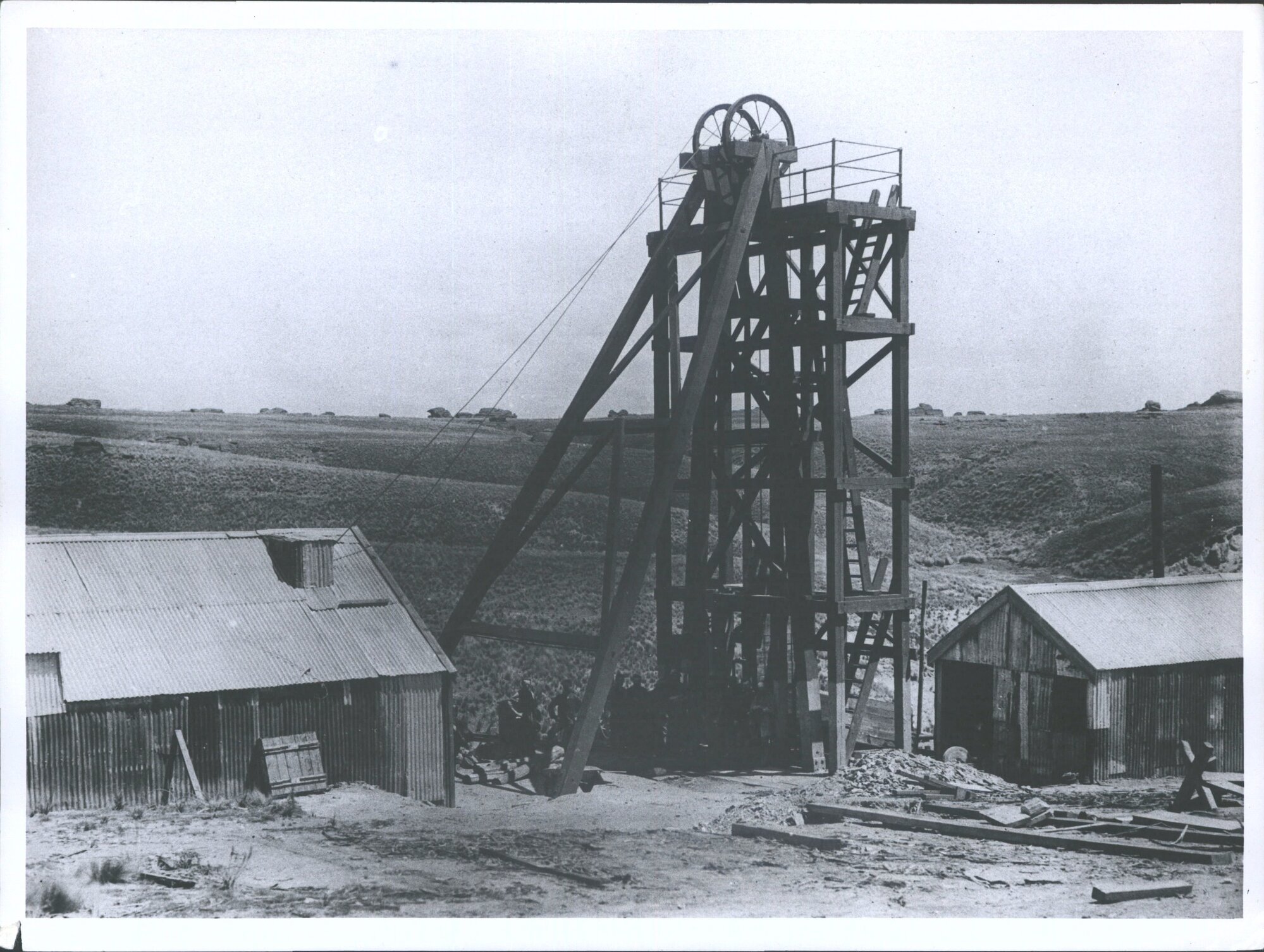 The new poppet head in 1909. Showing engine shed modifications