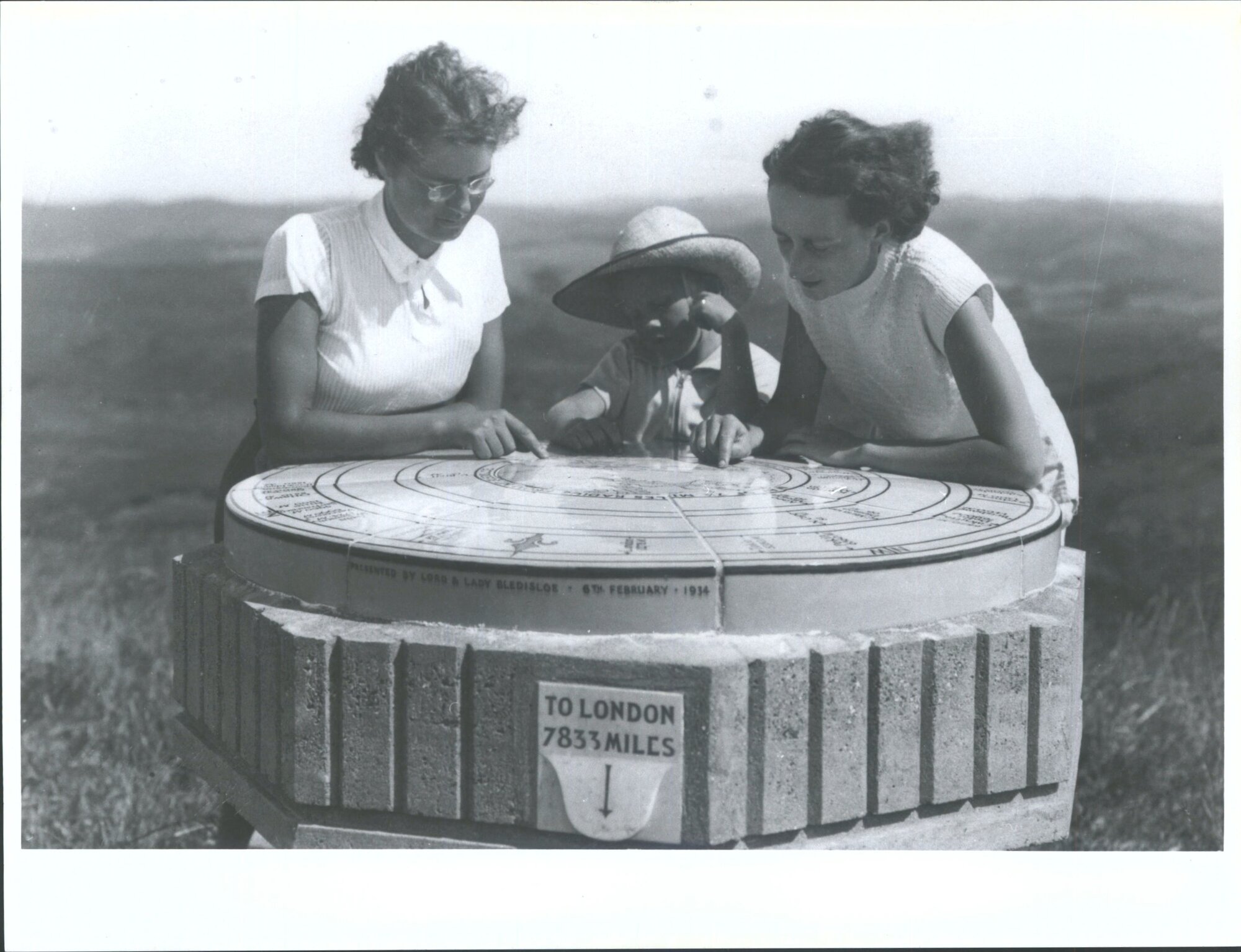 Mount Bledisloe - Edna Wilson (later O'Malley) and Wiri Robertson (later Riac) of Millers Flat